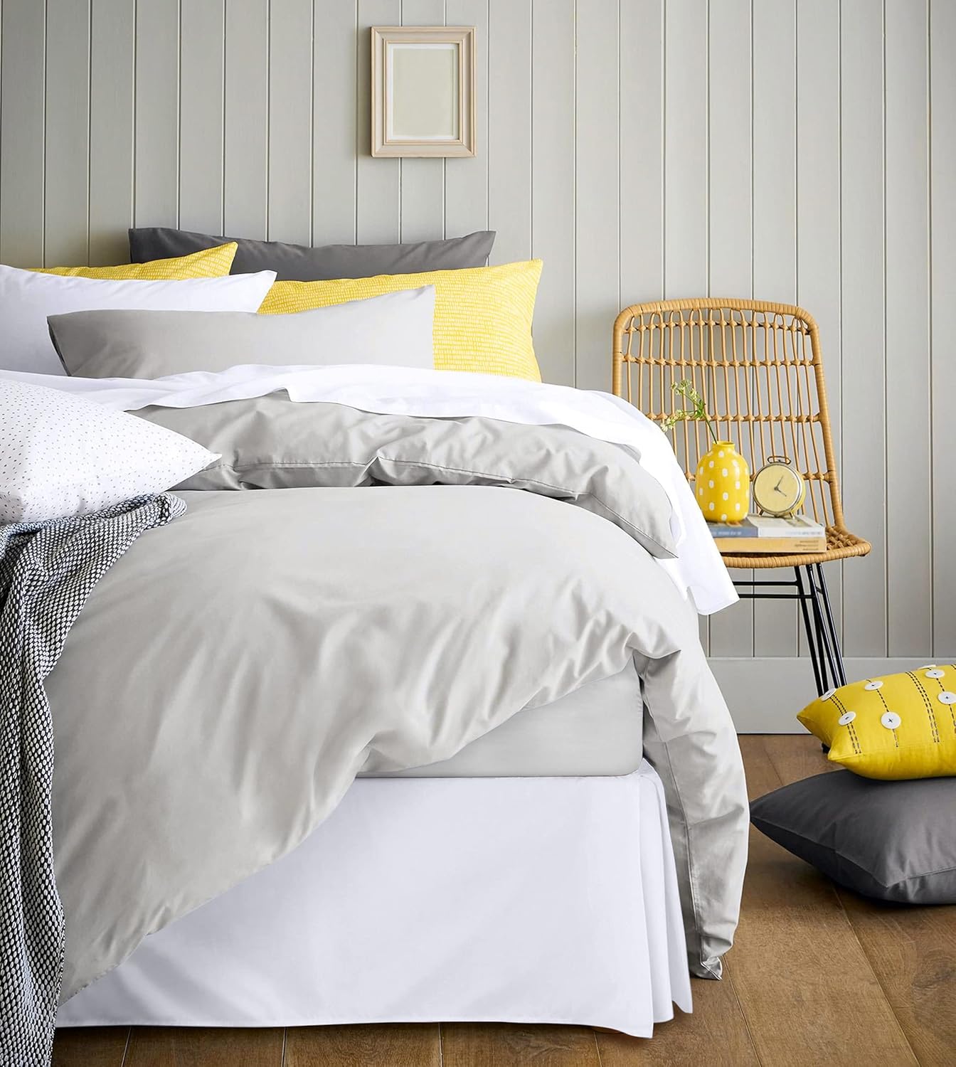 Utopia Bedding Bed Skirt - Soft Quadruple Pleated Dust Ruffle - Easy Fit with 16 Inch Tailored Drop - Hotel Quality, Shrinkage and Fade Resistant (King, White): Home & Kitchen