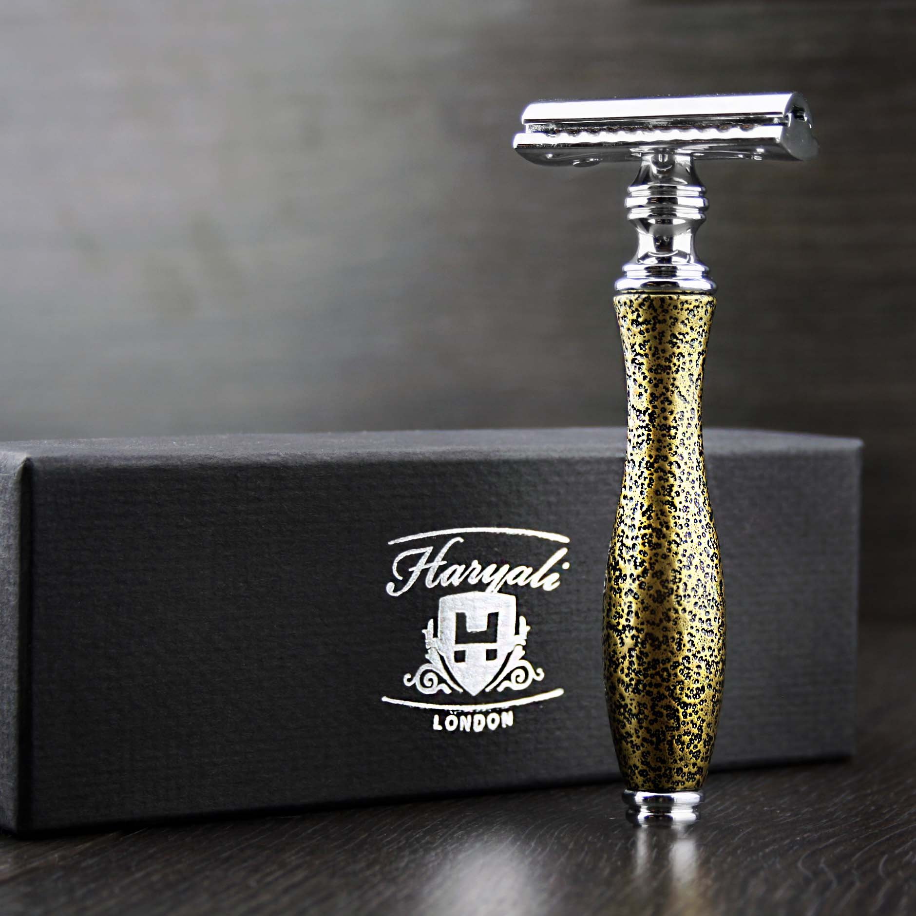 Haryali London, Double Edge Safety Razor - Classic Wet Shave Razor, Elegant and Antique Design Safety Razors - Antique Gold Color - Reusable Traditional Shaving Tool for Close, Smooth Shaves