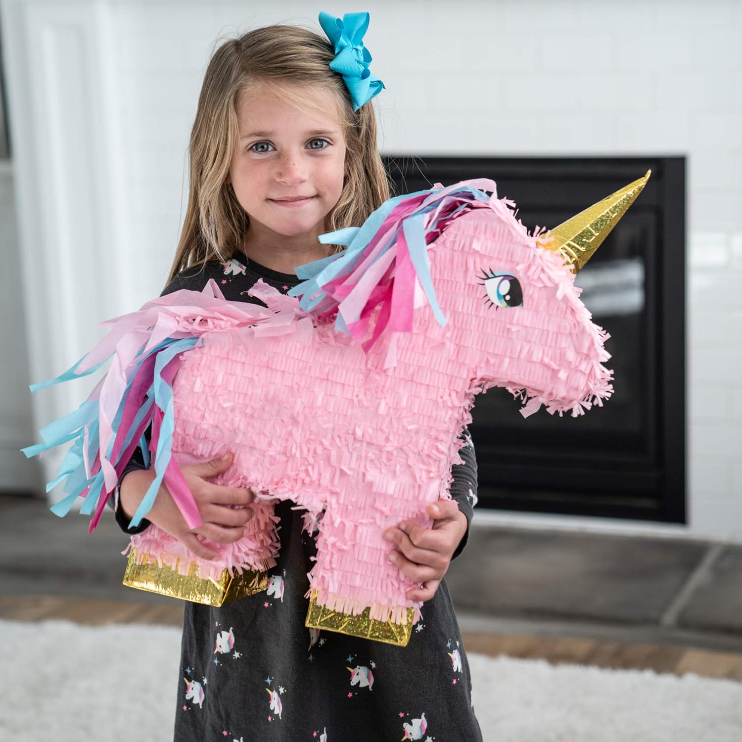 Amazon Co Jp ピンクユニコーン ピニャータバンドル 目隠しとコウモリ付き 本物の大きなサイズのピニャータ 誕生日パーティー 子供のカーニバル 関連イベントに 完璧なピニャータは最大10ポンドのキャンディを保持 特許出願中 19 X 16 X 4インチ おもちゃ