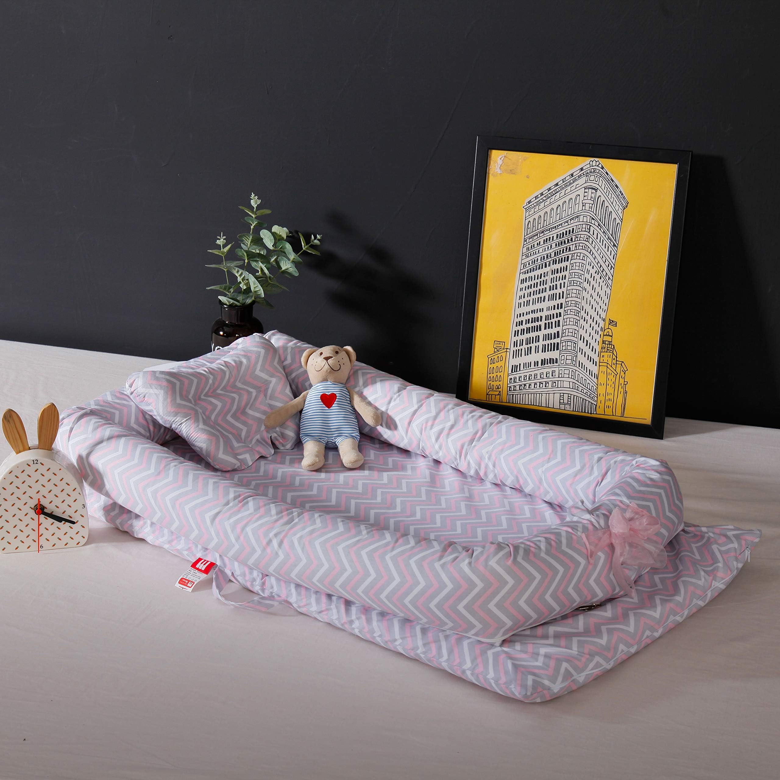 TEALP Baby Bassinet for Bed, Sleeping Nest Pods Pink and Grey Chevron Stripes Newborn Baby Lounger, Multifunctional Baby Nest, Portable Crib for Bedroom/Travel (0-24 Months).