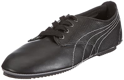 black trainers size 4.5