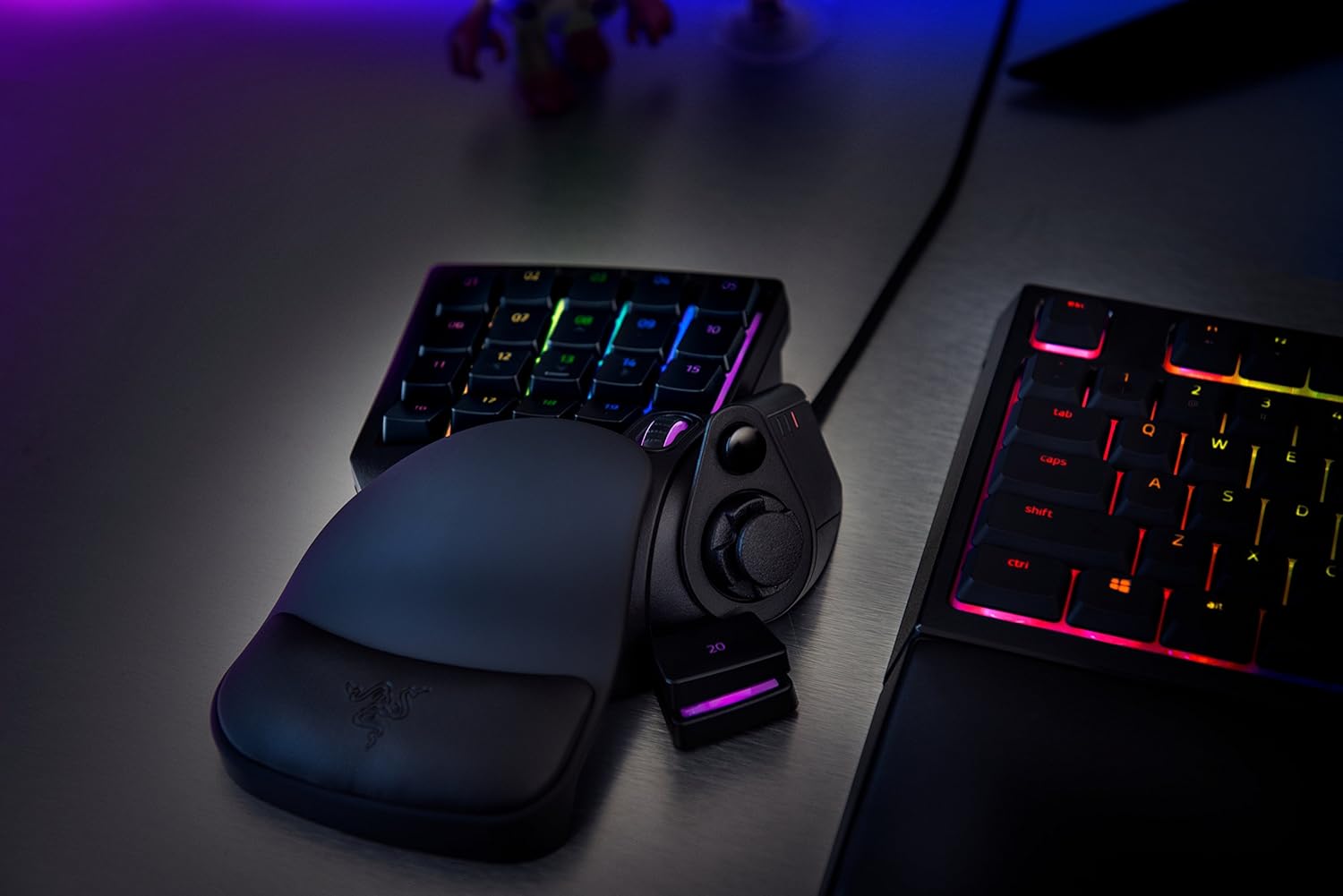 Razer Tartarus v2 Gaming Keypad: Mecha-Membrane Key Switches - 32 Programmable Keys - Customizable Chroma RGB Lighting - Programmable Macros - Classic Black: Computers & Accessories