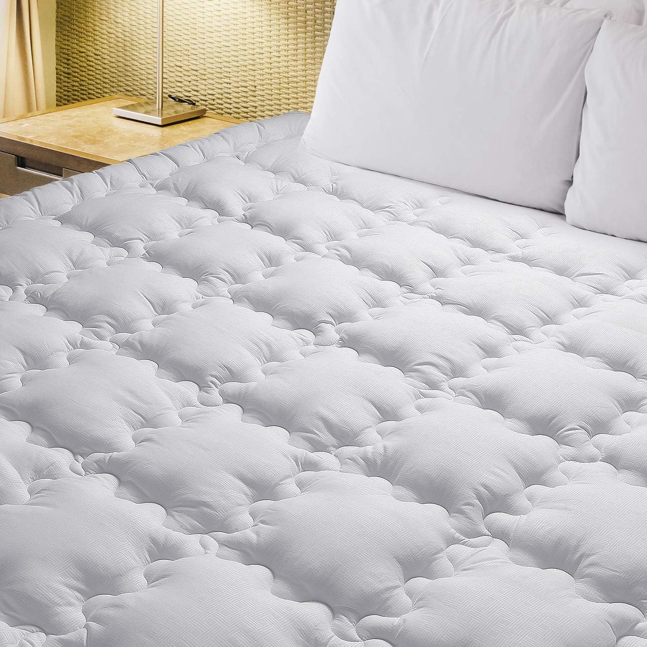 Queen Mattress Pad Cover Stretches up 8-21" Deep Pocket - Hypoallergenic Fitted Quilted Mattress Topper Pillowtop with overfilled Snow Down Alternative