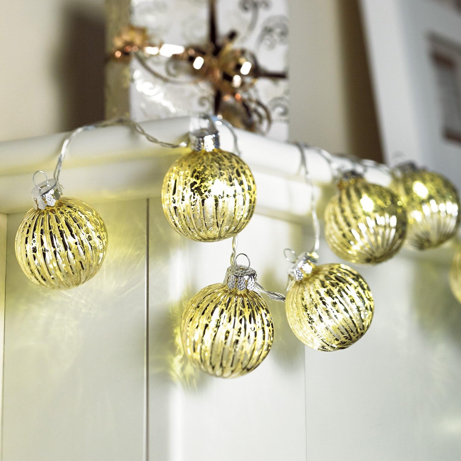 Sentik 10 LED Battery Powered Glass Bauble Garland Indoor Fairy Lights Red