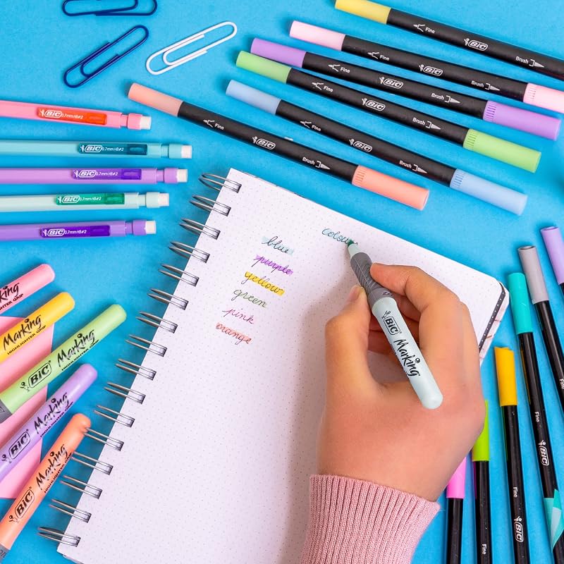 Kit d’écriture Pastel avec Feutres double pointe, Porte-mines, Surligneurs et Feutres d'écriture - Corps et Encres Pastel Assortis, Pack de 23