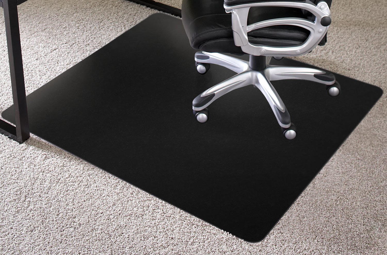 Beautiful Black Vinyl Chair Mat for Carpeted Surfaces