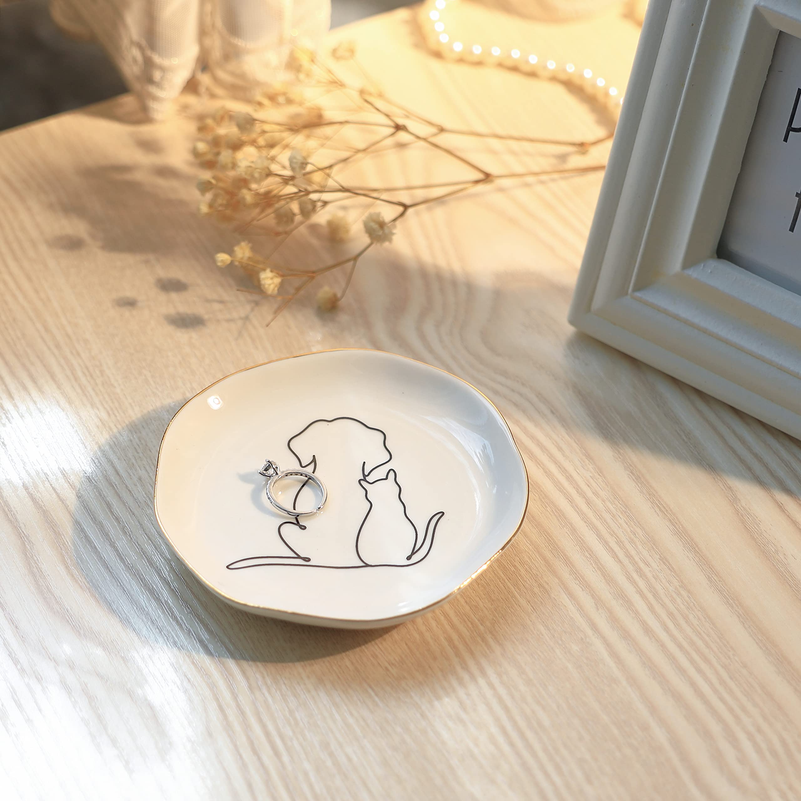 HOME SMILE Ceramic Cat and Dog Ring Dish, 4x4x0.6 inches, White, Irregular Round Shape, Polished Finish, Christmas Gift