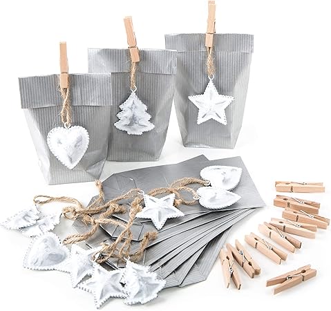 Regali Di Natale Per Clienti.24 Sacchetti Di Carta 9 X 15 X 3 5 Cm Per Regali Di Natale Per Clienti Ospiti Collaboratori Amazon It Casa E Cucina