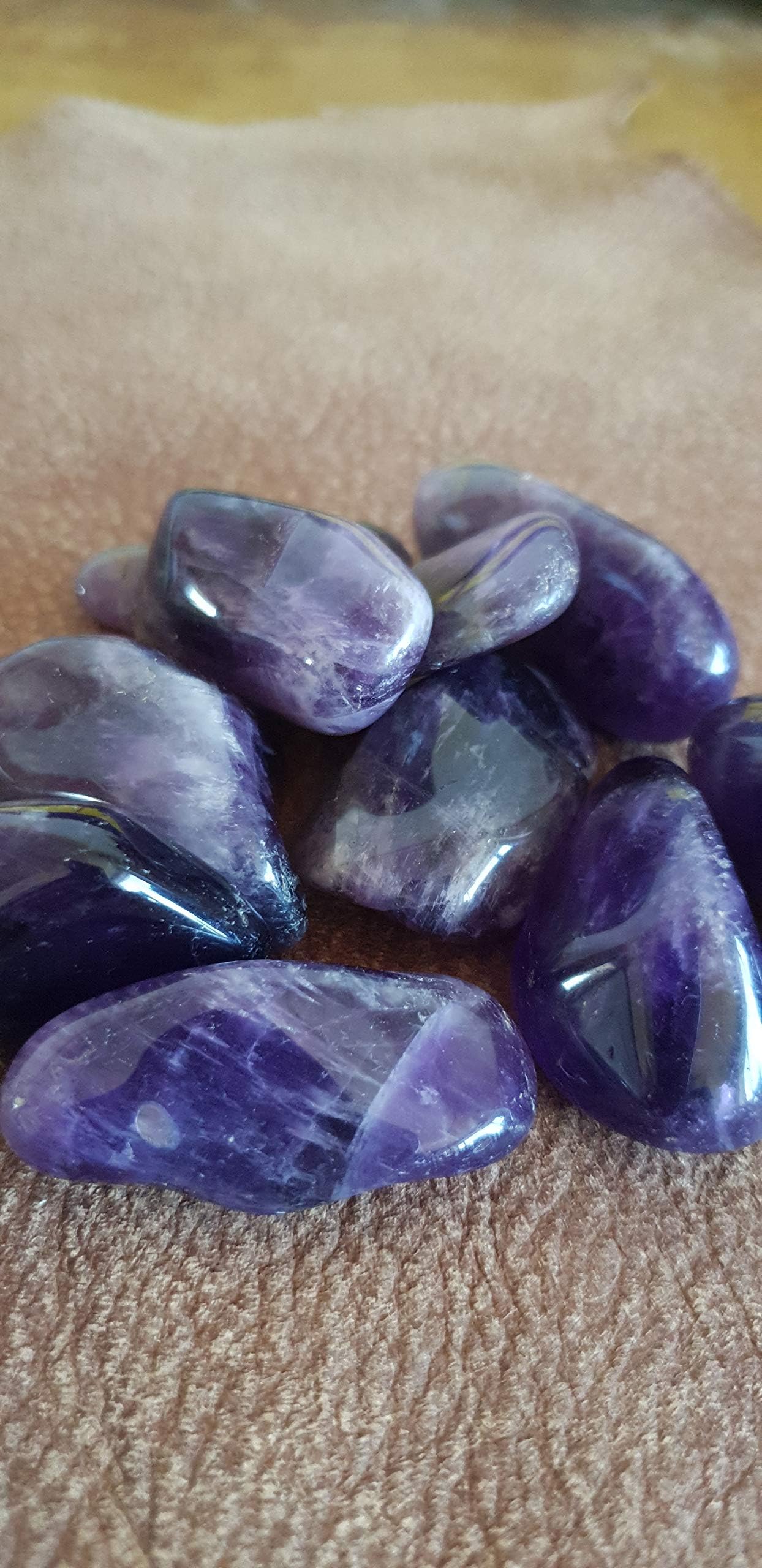 Amethyst Quartz Crystal Tumblestone Polished Large 3-4cm Semi Precious Stone for Healing, Meditation, Decoration, Jewellery Making, Gifts or Presents, Insomnia and Relaxation. (only one Crystal)