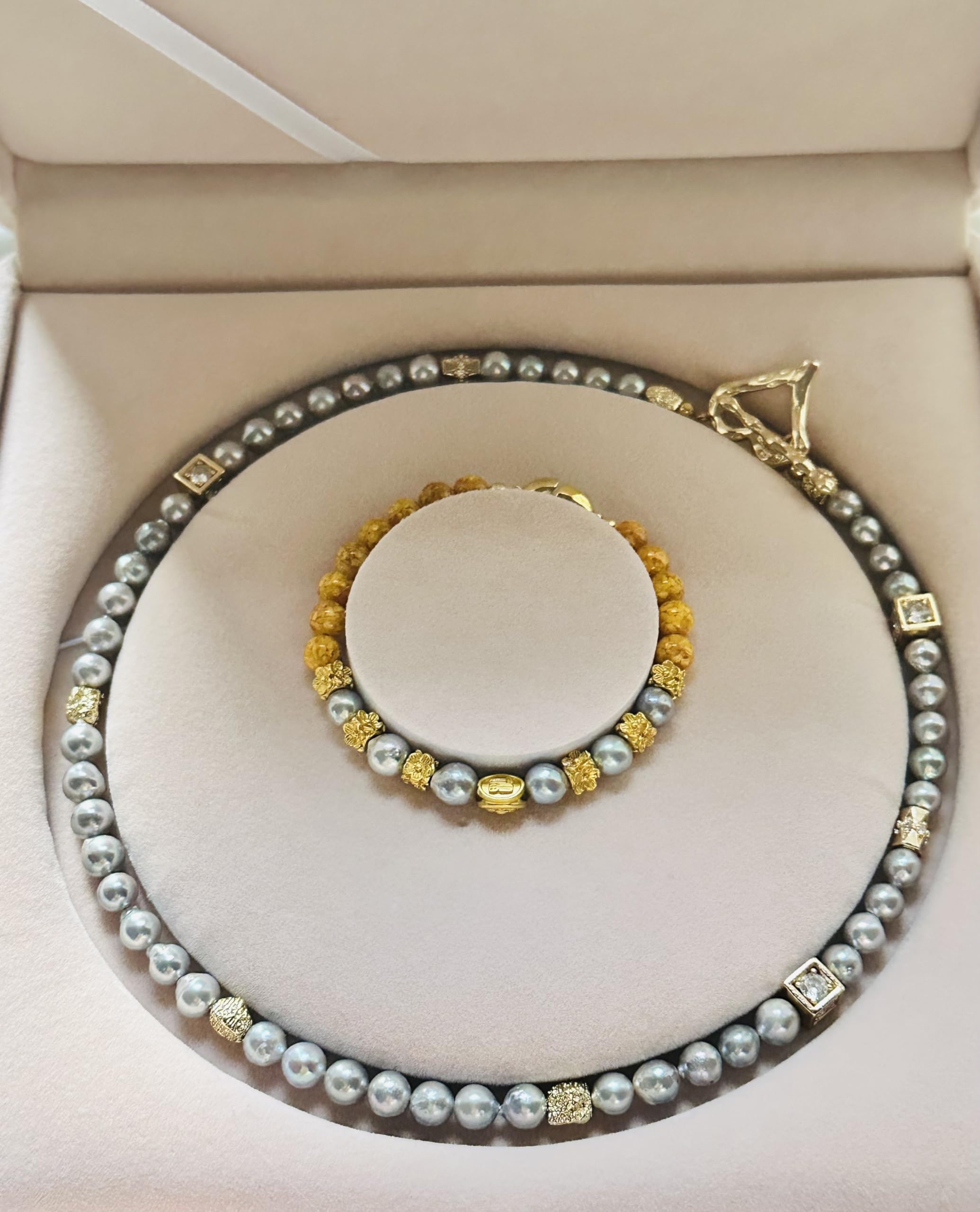 Photo 1 of JunningGor Jewelry Velvet Box Pearl Necklace Earring Bracelet Gift Display Case Wedding Jewelry Storage Holder (Beige For Pearl Necklace Bracelet)