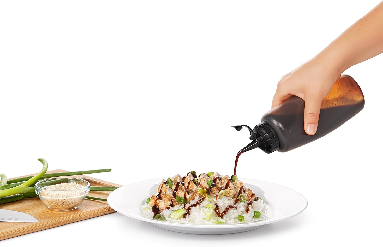 OXO Good Grips Chef’s Squeeze Bottle, Medium, Precision Pouring for Oil Dressings & Condiments, Interchangeable Lids - Image 5