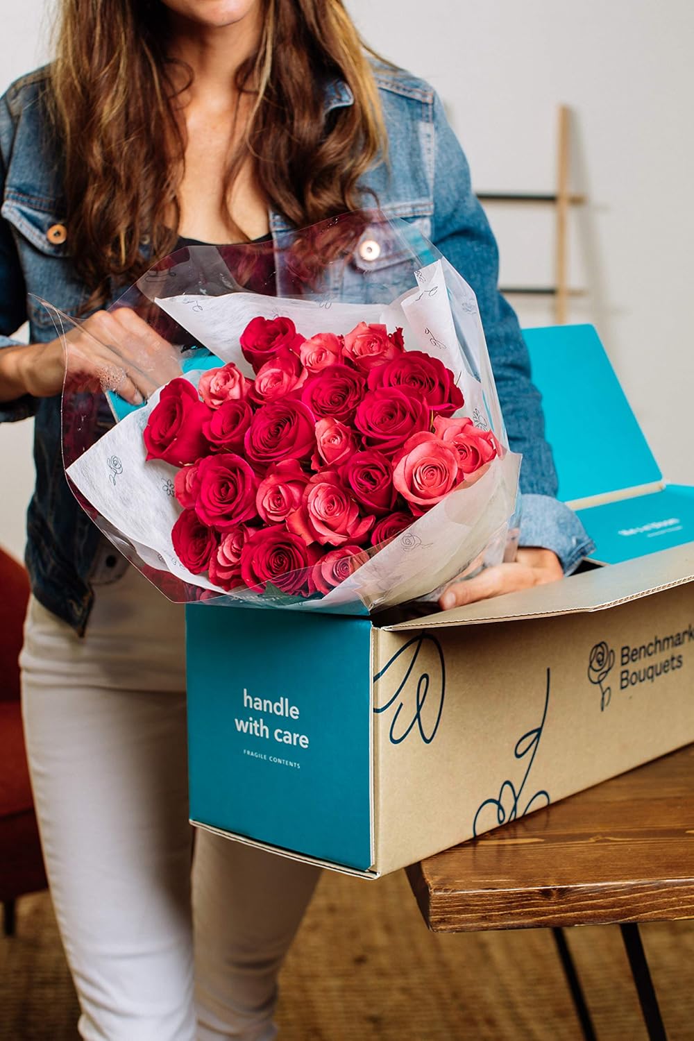 Amazon Com Benchmark Bouquets Blushing Beauty Roses With Vase Fresh Cut Flowers 24 Count Pack Of 1 Grocery Gourmet Food