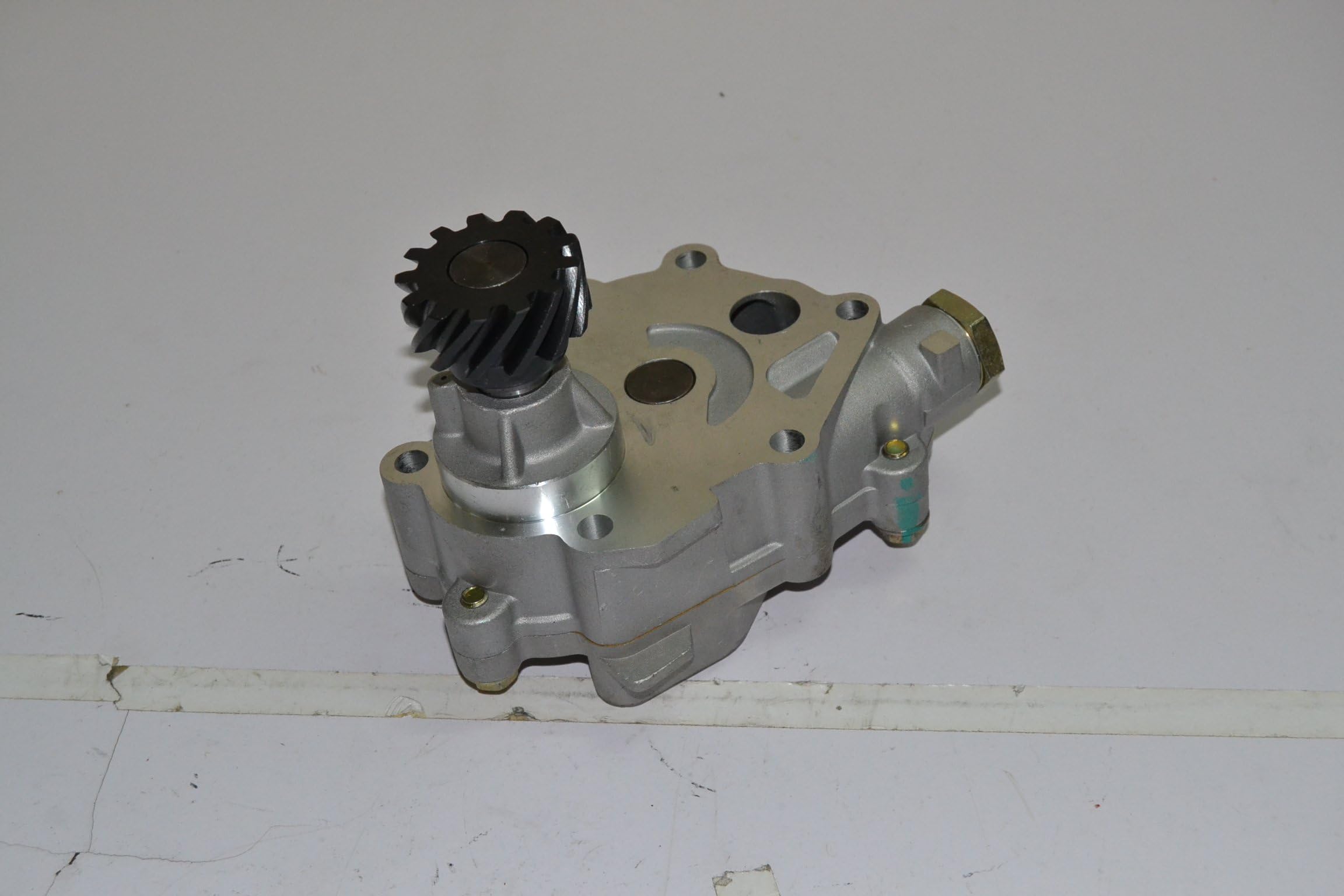 Nissan Oil Pump 15010-50T00 15010-Ot000 for Nissan Cabstar FD46 4169C C Nissan ED33 FD33 FD35