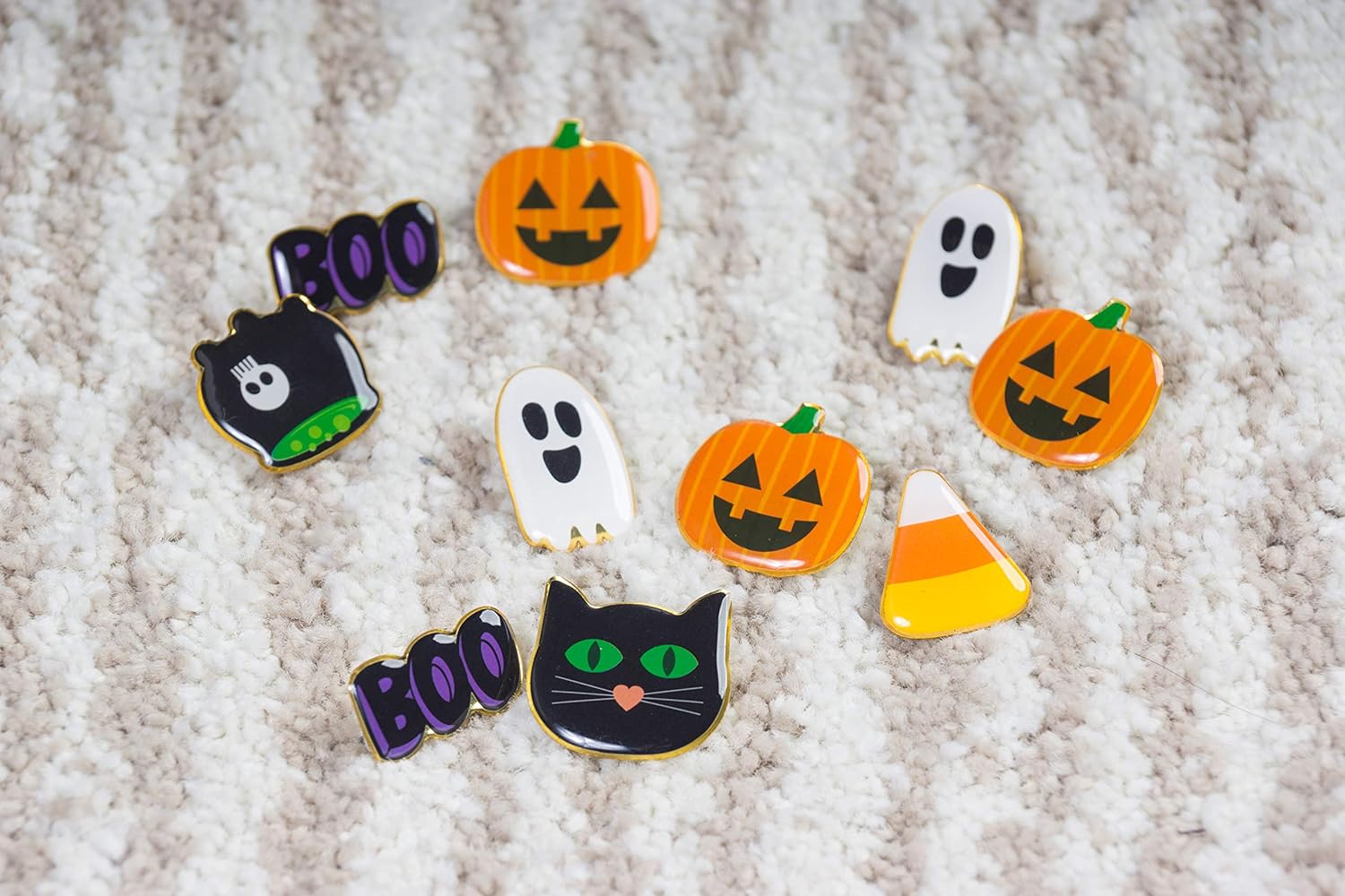 Halloween Pins - 24-Pack Enamel Pins, Lapel Pins for Halloween Costume Parties, Kids Party Favors, 6 Designs, 1.1 x 0.3 x 1.1 Inches: Clothing