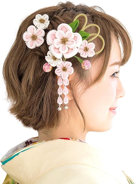 Amazon Co Jp ソウビエン 髪飾り 成人式 卒業式 つまみ細工 2点セット ピンク 白 ホワイト 桜 花 玉飾り 藤下がり ぶら飾り 組紐 縮緬 髪留め 卒業式 袴 日本製 服 ファッション小物
