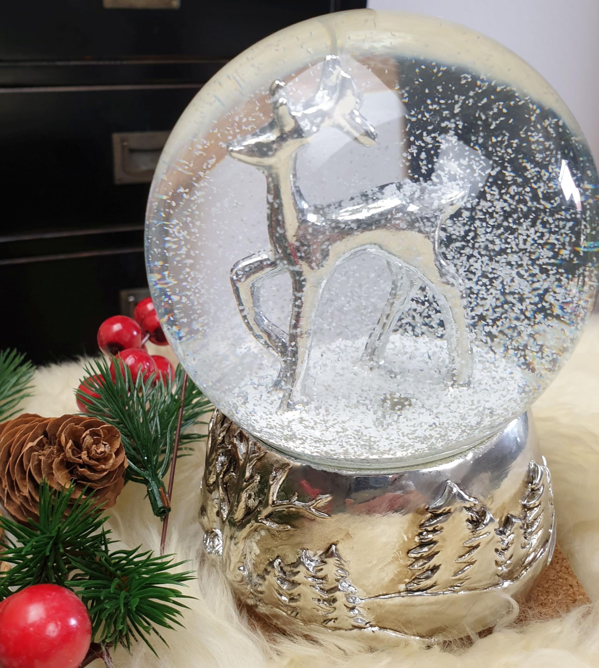 20027 Snow Globe Deer Silver with Silver Base 140mm height — image 1