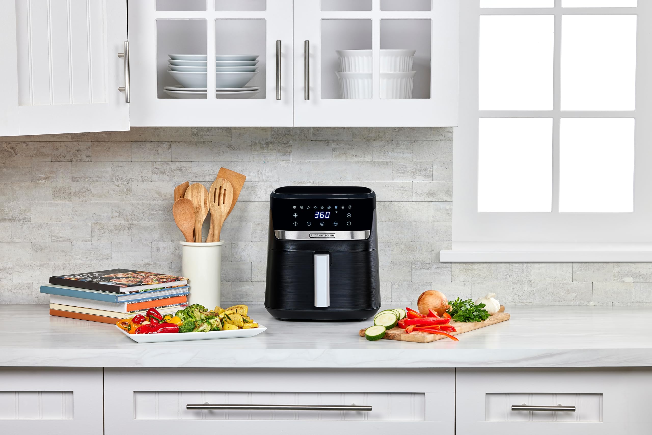 Freidora de aire BLACK+DECKER Purifry de 6 cuartos, sabor crujiente y frito sin grasa, además de hornear, deshidratar y mantener los alimentos calientes, pantalla táctil digital y apagado automático