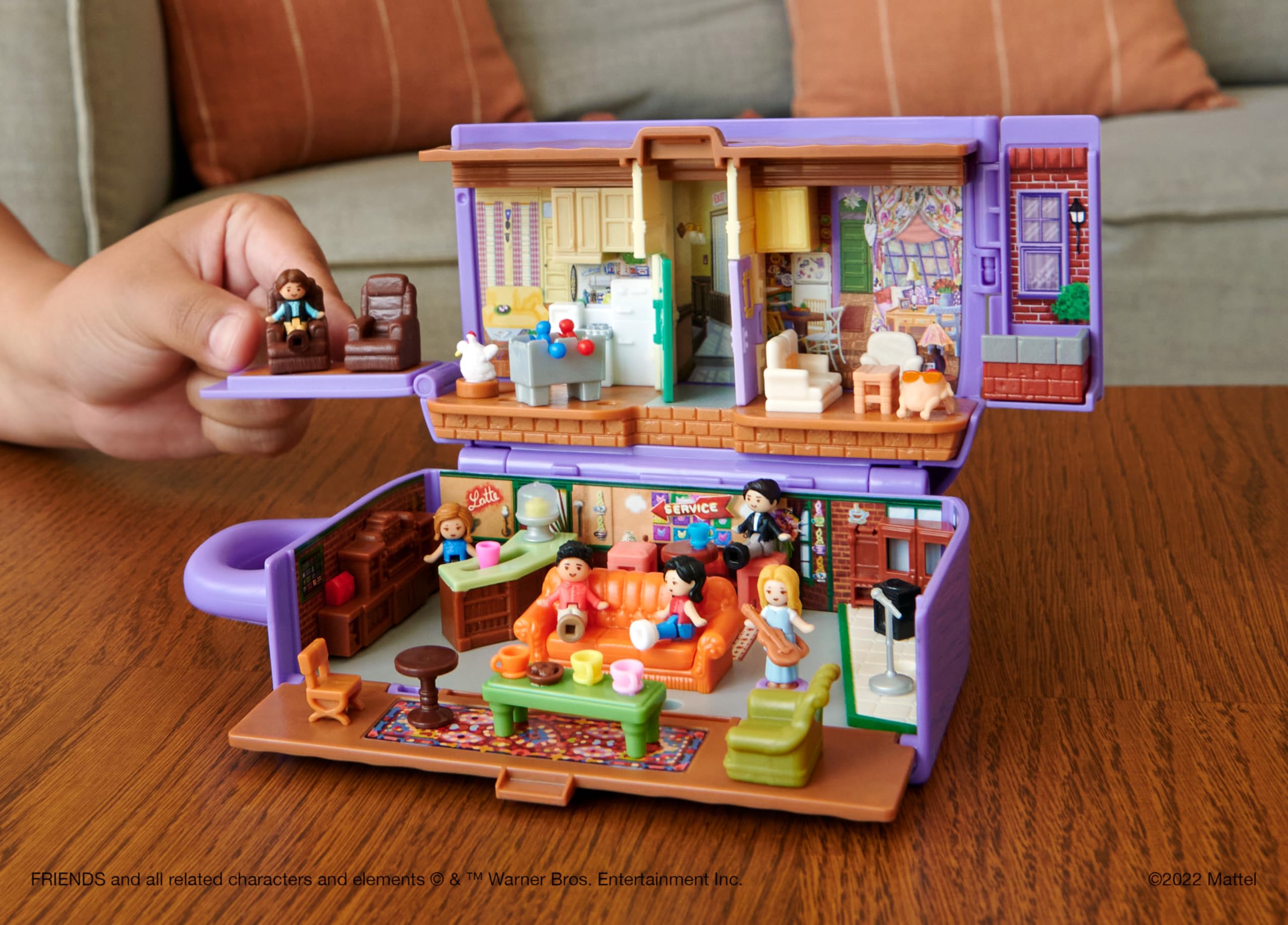 Polly Pocket Playset, Friends Compact with 6 Dolls and 9 Accessories