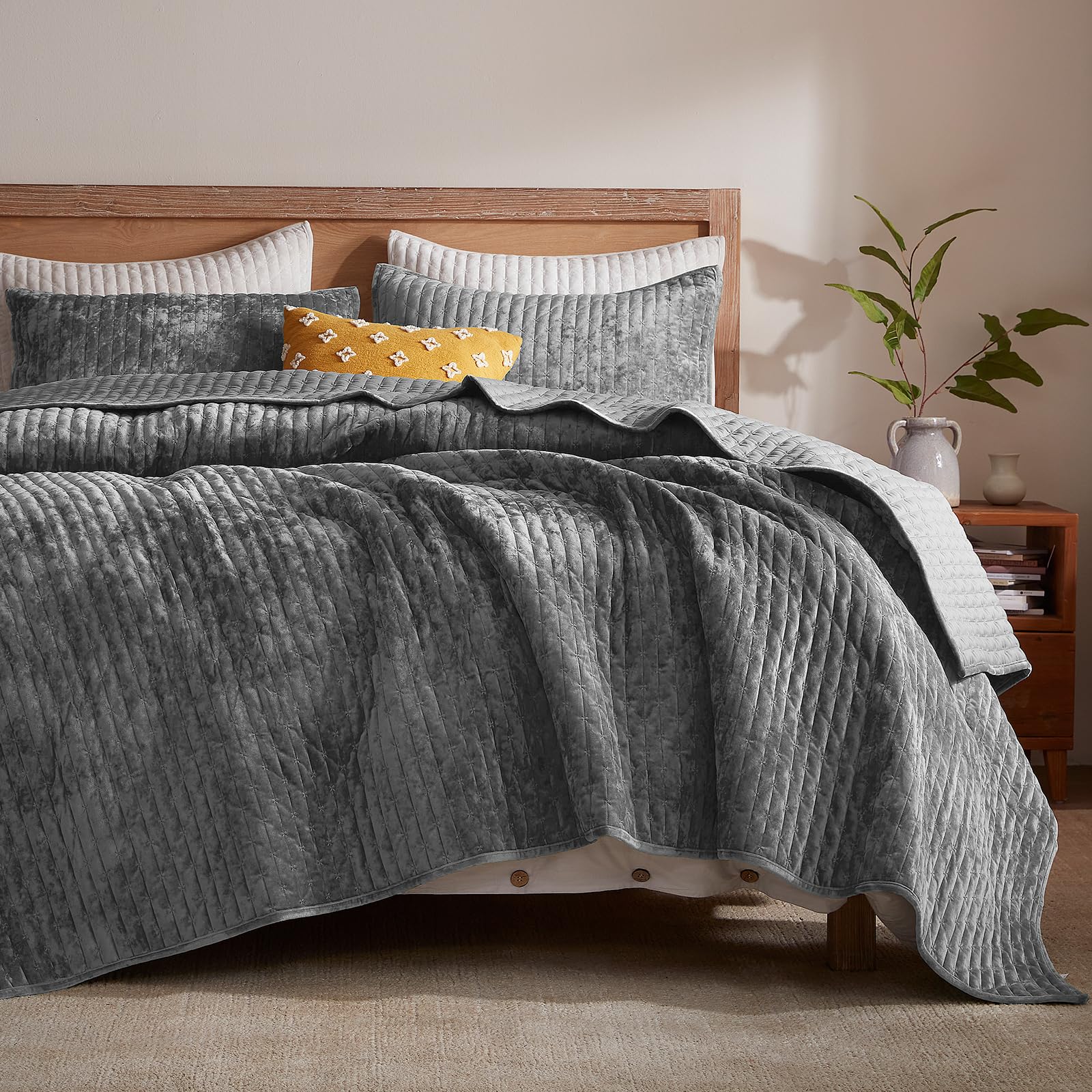 LEAONME Velvet Quilt Set Full/Queen Size 90''x98'', Lightweight Grey Velvet Comforter Set with 2 Matching Shams, Soft Cross Stitch Bedspread Coverlet Bedding Set for All Season