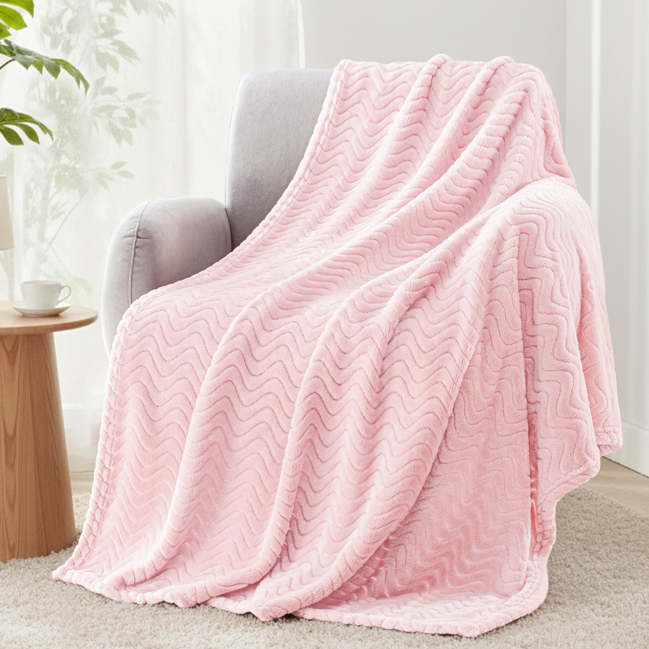Exclusivo Mezcla Fleece Throw Blanket for Sofa, 127x178 CM Cozy Lightweight Blankets for All Season, Decorative Giftable Fuzzy Plush Wave Textured Throws for Women, Men, Light Pink