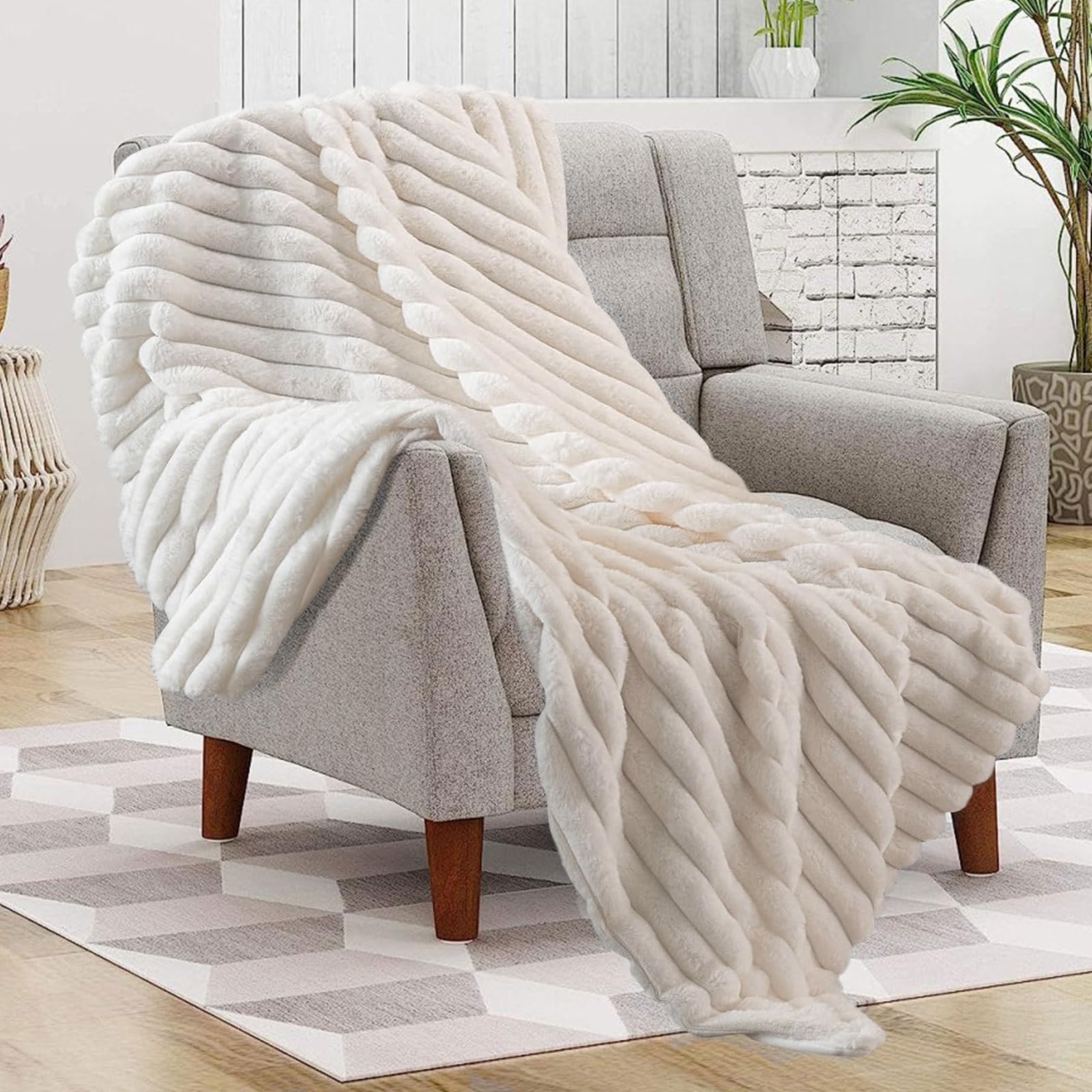 Mingfuxin Luxury Faux Fur Throw Blanket, Super Soft Plush Cozy Fluffy Blanket, Single Layer, Lightweight Striped 3D Touch Faux Fur Blankets Warm Bed Throws Perfect for Bed Couch Sofa Chair