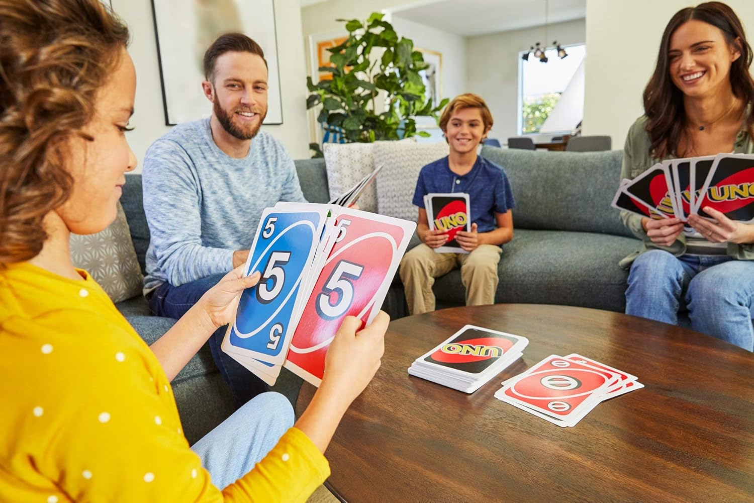 Mattel Games Giant UNO Card Game for Kid Adult & Families, Color Blind Accessible & Customizable Large Deck, GRL91 - Image 3
