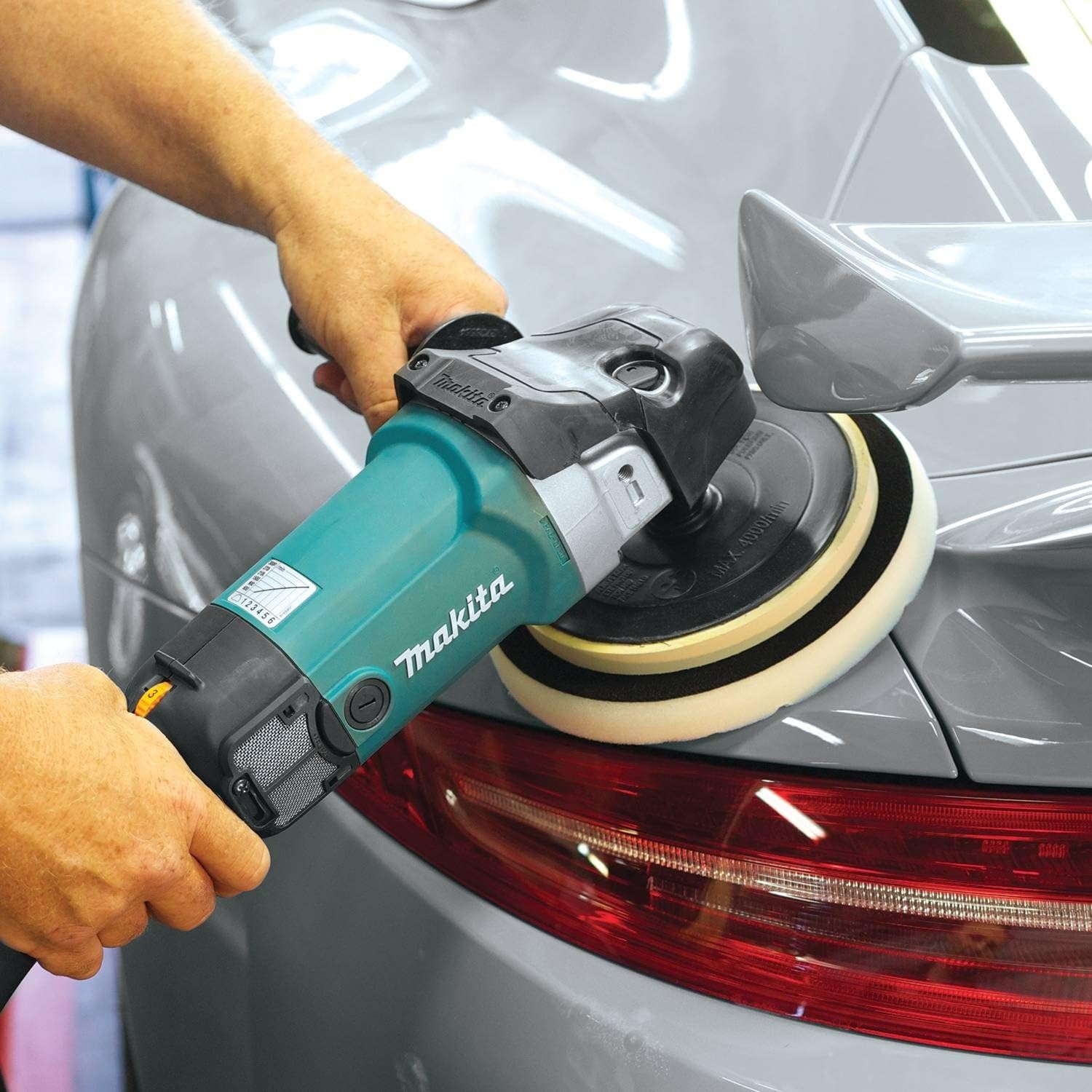 Makita 9237CX3 Makita 7" Polisher, 10 AMP, 600-3, 000 RPM, var. spd., loop handle with foam pad and bag, - - 