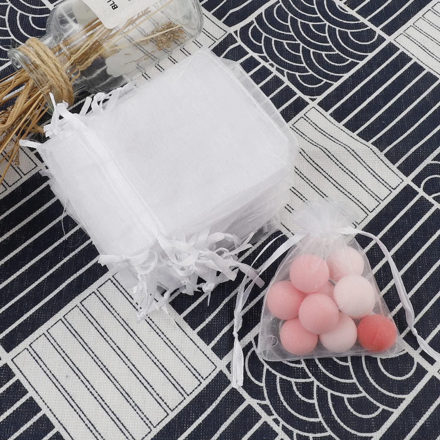 Photo 1 of 100 Pcs 2.7x3.5In Organza Gift Bags, White Drawstring Jewellery Pouches Candy Pouches Mesh Favor Bags Gift Bags for Festival Wedding Christmas Anniversary Hen Party