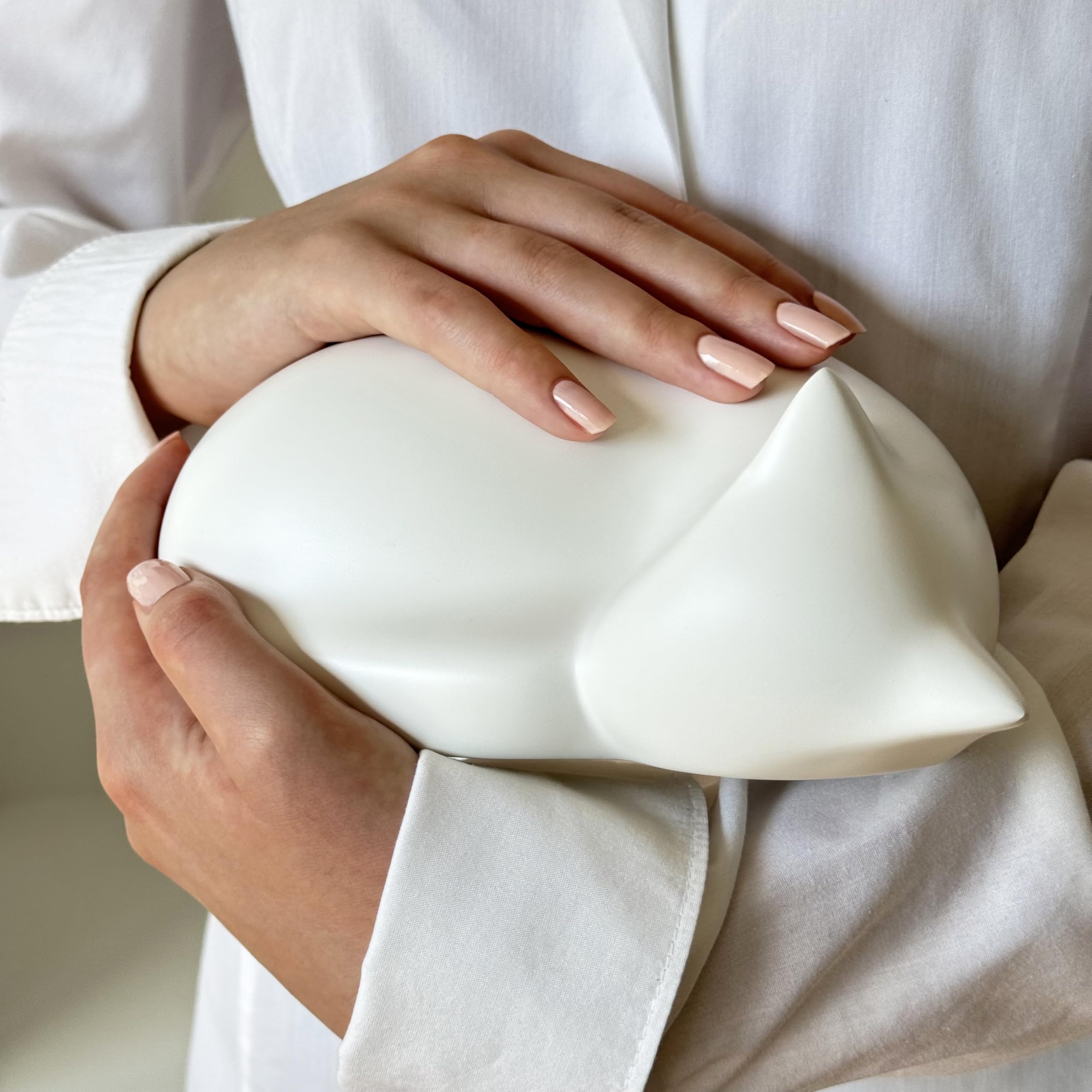 Comemori Sleeping cat funeral urn, White