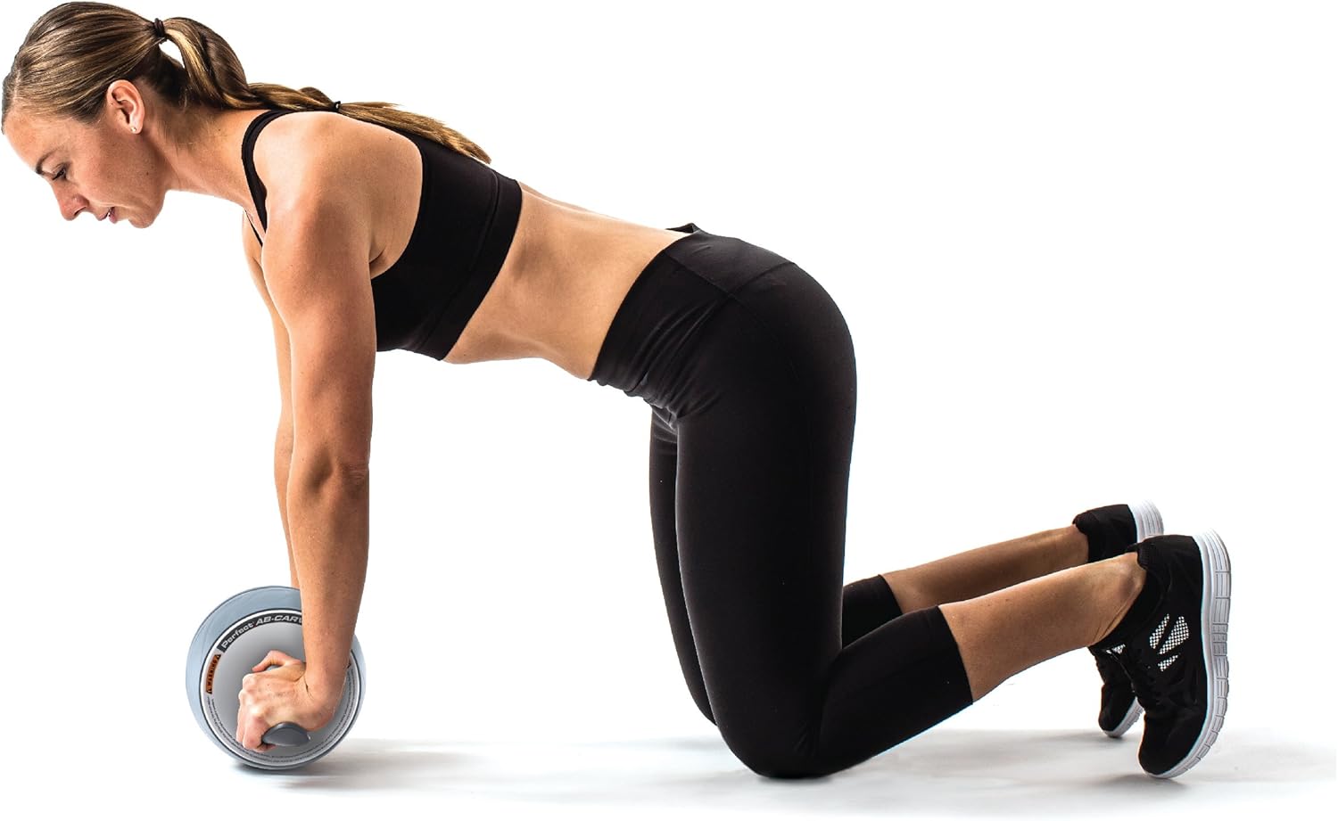 Perfect fitness. Perfect Fitness ab Carver Pro. Ролик ab Carver. Колесо в спортзале. Ролик для женщин perfect ab Carver.
