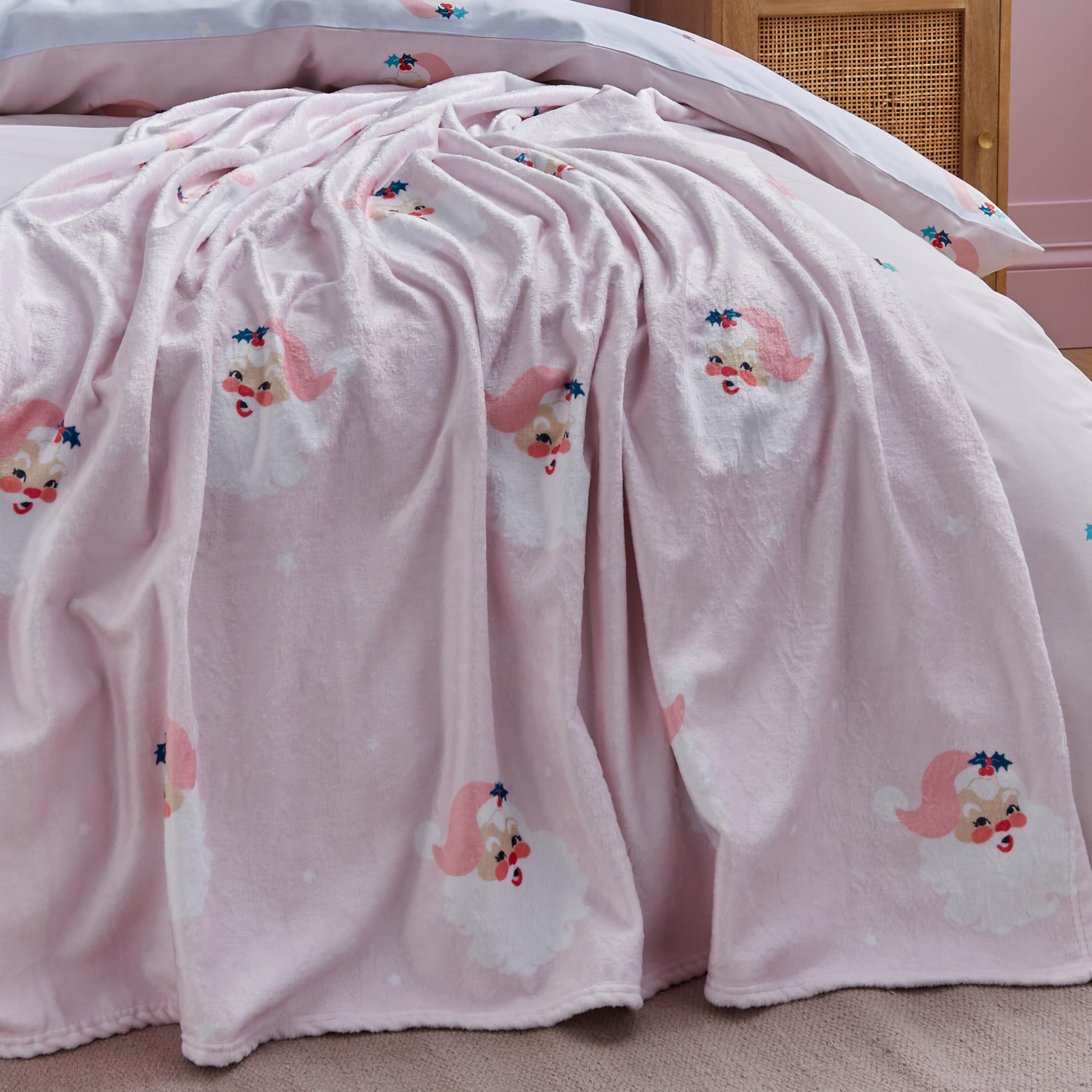 Catherine Lansfield Vintage Christmas Santa Cosy Fleece 130x170cm Blanket Throw Pink