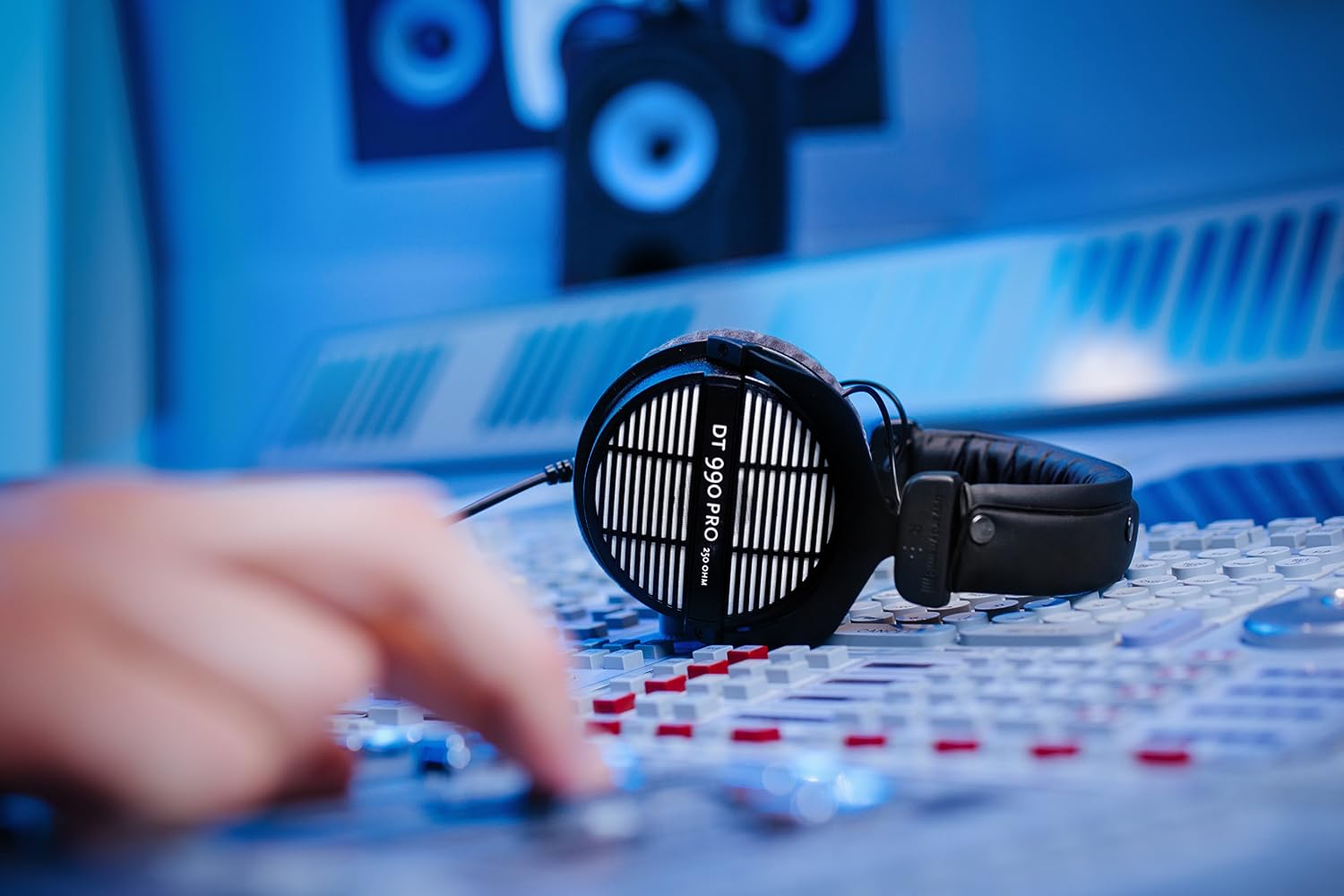 Cuffie da studio Beyerdynamic DT 990 PRO Cuffie da Studio urban-earth.co.uk