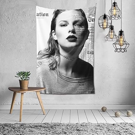 Amazon Co Jp Taylor Swift Taylor テイラー スウィフトテイラー タペストリー おしゃれ レトロ 大判 壁掛け壁画 掛け ファブリック装飾 多機能 モダンなアート 模様替え 部屋 窓カーテン 装飾用品 Generic