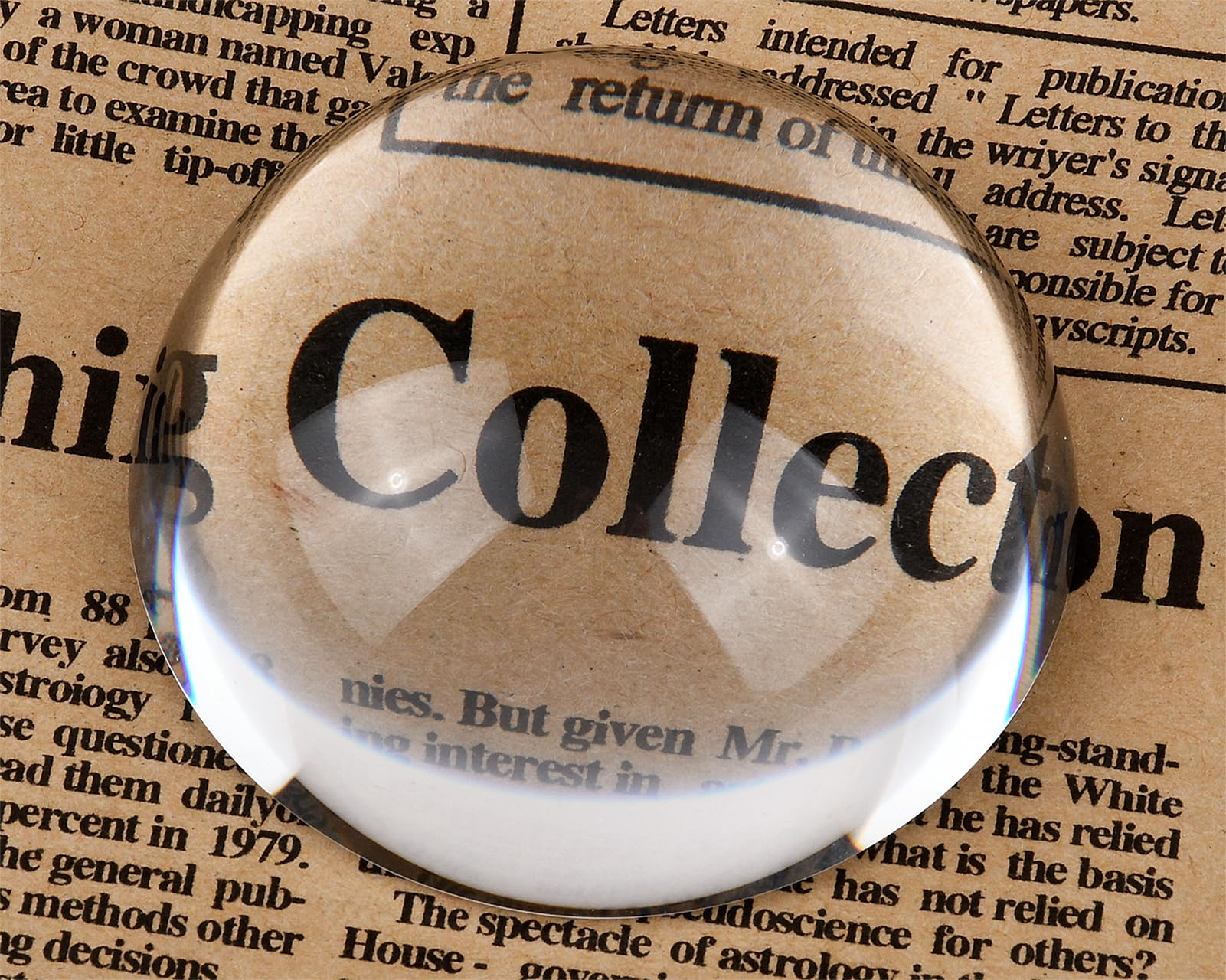 DS. DISTINCTIVE STYLE Paperweight Paper Weights for Office 2.4-Inch Crystal Dome Magnifier