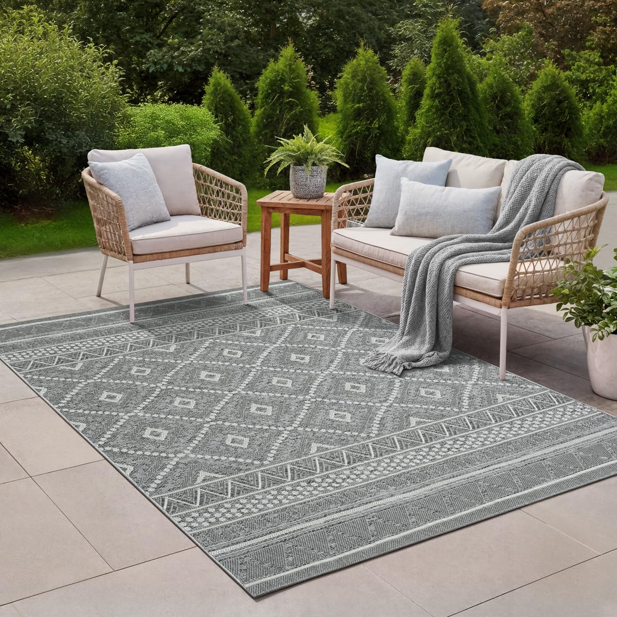 the carpet Calgary - Robust, weatherproof & UV resistant outdoor carpet for Balcony, Terrace, Conservatory, Kitchen or Dining Room - Losange grey - 67 x 180 cm