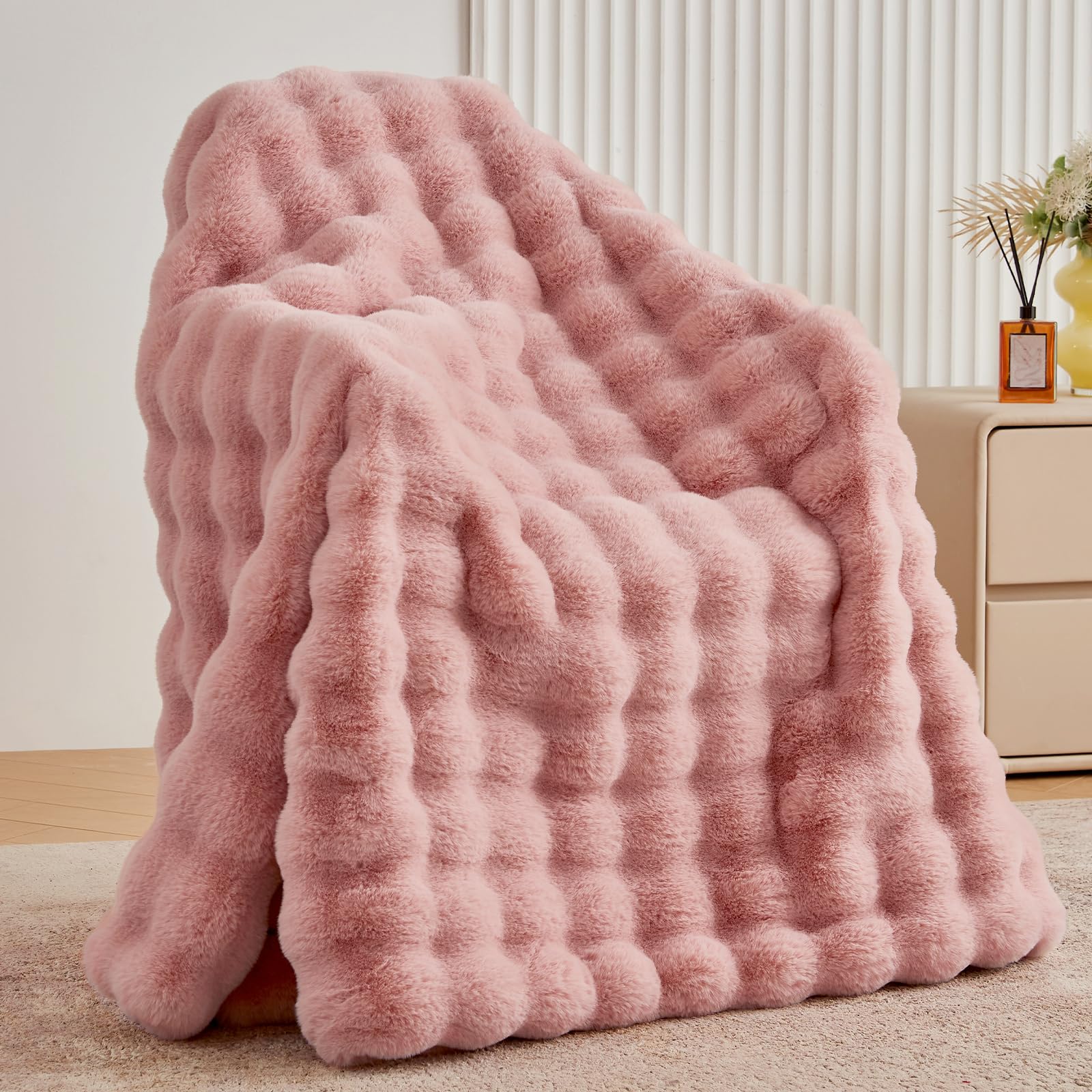 Photo 1 of  Faux Fur Throw Blanket for Couch - Fluffy soft grey 