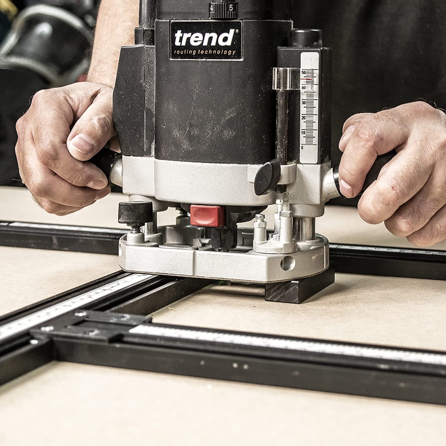Trend Varijig Adjustable Rectangle Router Jig & Template System, Precision Frame for Recesses, Slots & Face Panel Molds, 23.6