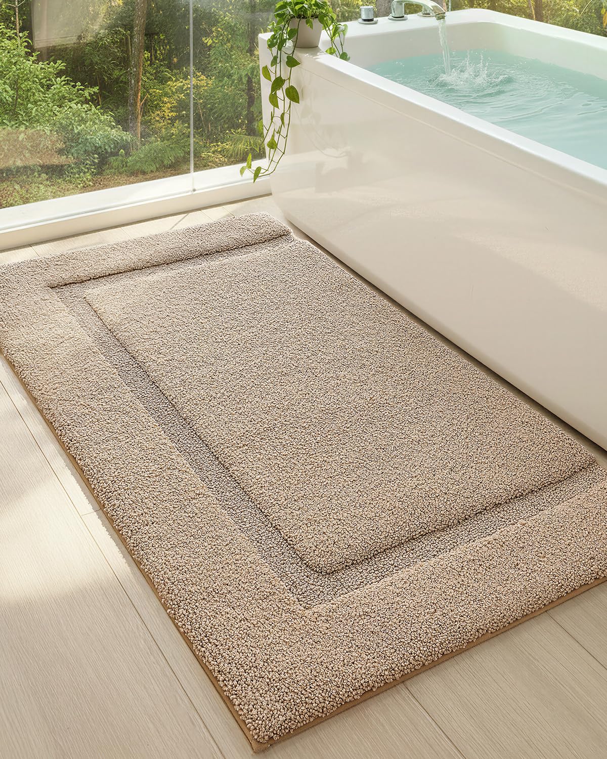 COLOR&GEOMETRY Small Bath Mat, Extra Soft Non Slip Bath Mat, Water Absorbent Fast Drying Bath Mats for Bathroom and Tub, 44x76 cm Roll Pack, Beige