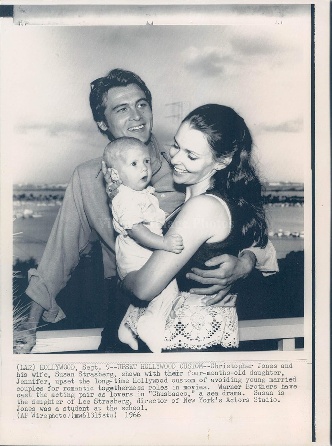 Amazon Co Jp 1966 ワイヤー写真 クリストファー ジョーンズ ワイフ スーザン ストラスバーグ ハリウッド Ca 子供用 8x10 Home Kitchen