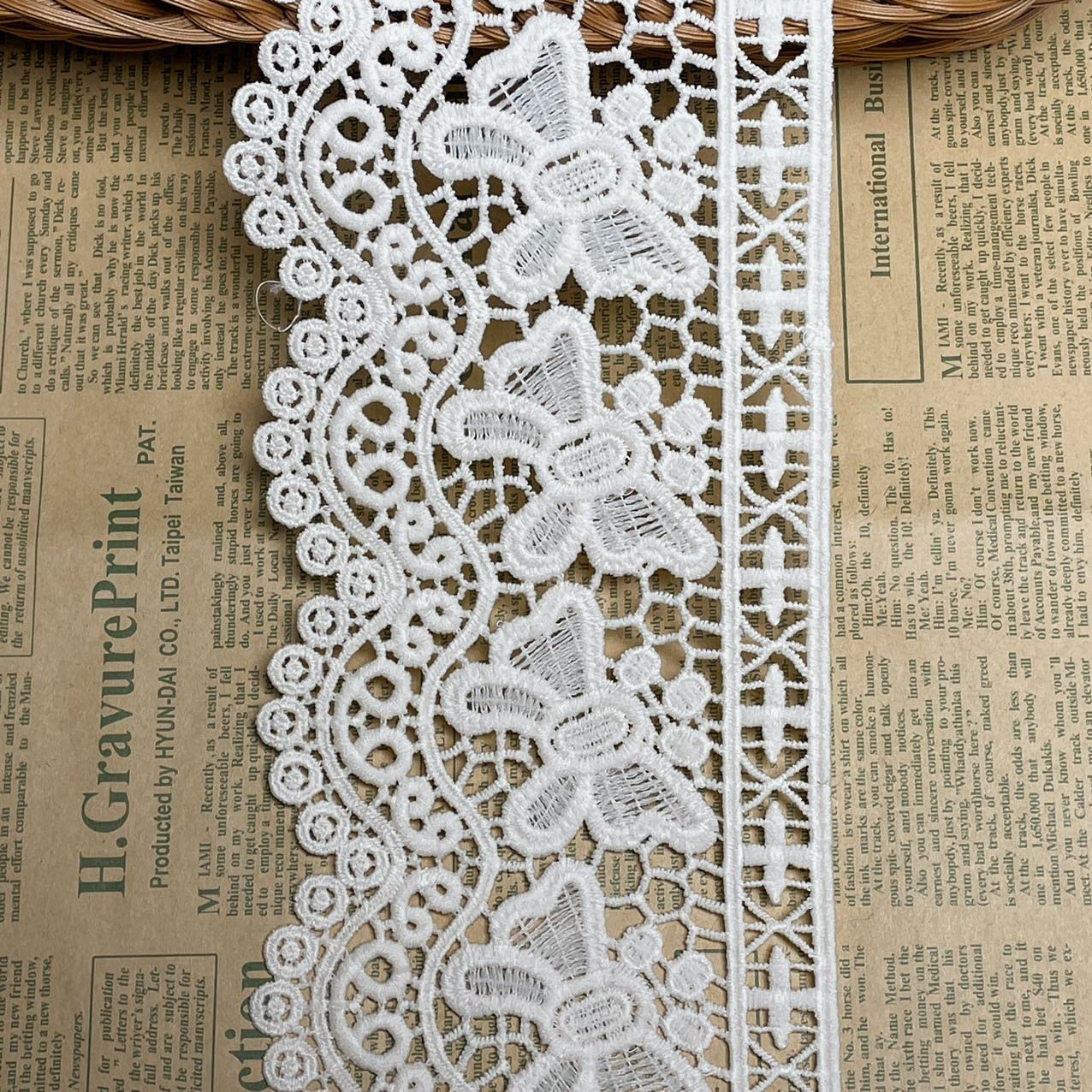 10CM Width Europe Butterfly Pattern Inelastic Embroidery Lace Trim,Curtain Tablecloth Slipcover Bridal DIY Clothing/Accessories.(4 Yards in one Package) (Ivory)