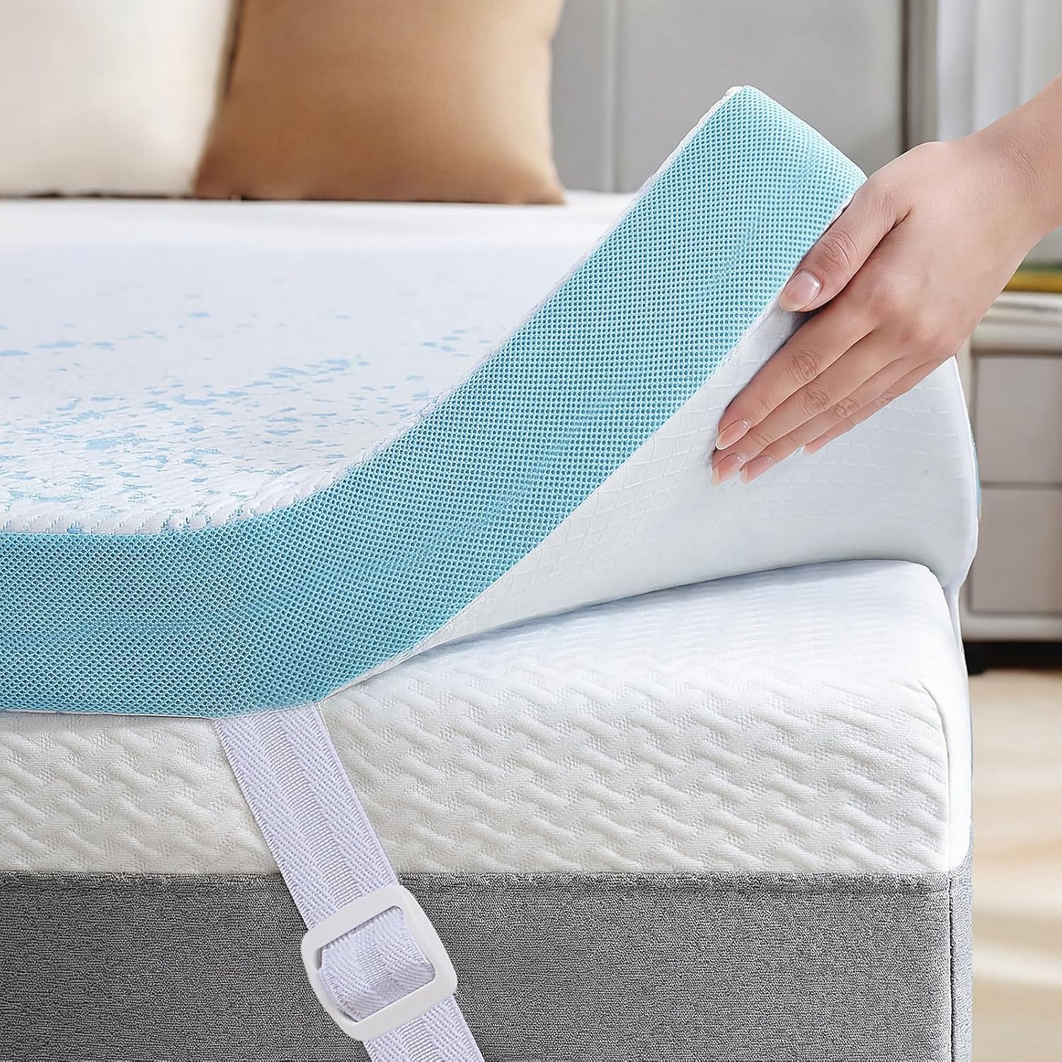 OhGeni 4 Inch Cooling Twin XL Gel Memory Foam Mattress Topper Pad,Soft Bed Cover with Anti-Slip Base,Zipper & Straps,Extra Comfort & Back Pain Relief,College Dorm Room Essential