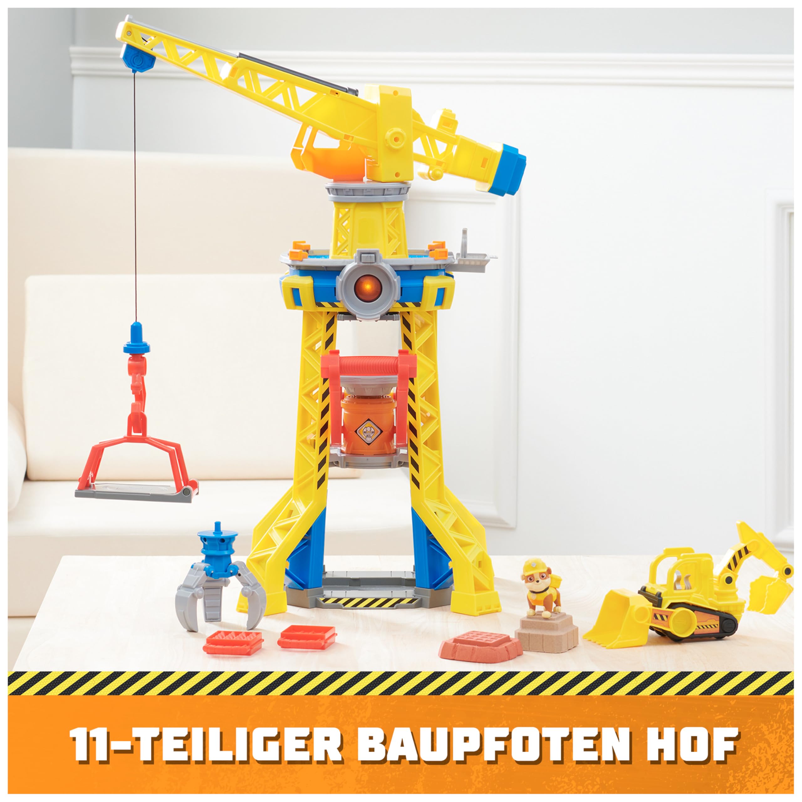 Rubble & Crew - Kran-Spielset Baupfoten Hof 68 cm, mit Rubble-Figur, Planierraupen-Fahrzeug und 340 g Build-it Kinetic Sand, Licht und Sound, ab 3 Jahren 9