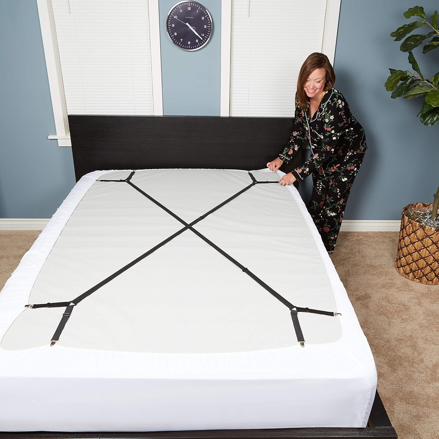 FeelAtHome Bed Sheet Holder Straps Criss-Cross - Pack of 2 Bedsheet Straps Suspenders - Grippers Fasteners Hold Bedsheets in Place - Adjustable Elastic Clips Garters - Fitted Flat Mattress Corners: Home & Kitchen