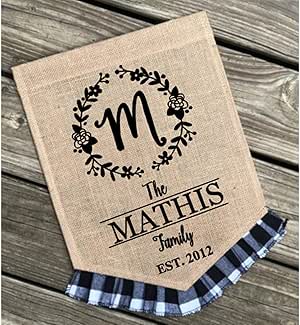 Bandera de jardín con inicial dividida de Viciony con nombre de familia