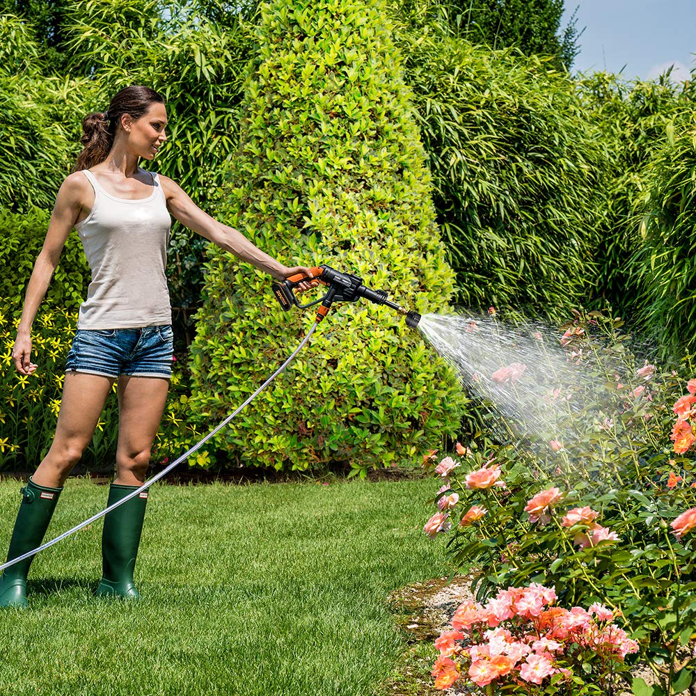 Akku Hochdruckreiniger zur Bewässerung der Blumen