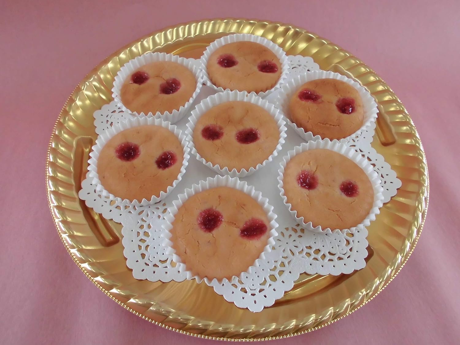 Amazon 新米粉のカップケーキ イチゴ風味 鉄 25g 40個入 ヤヨイサンフーズ 冷凍食品 通販