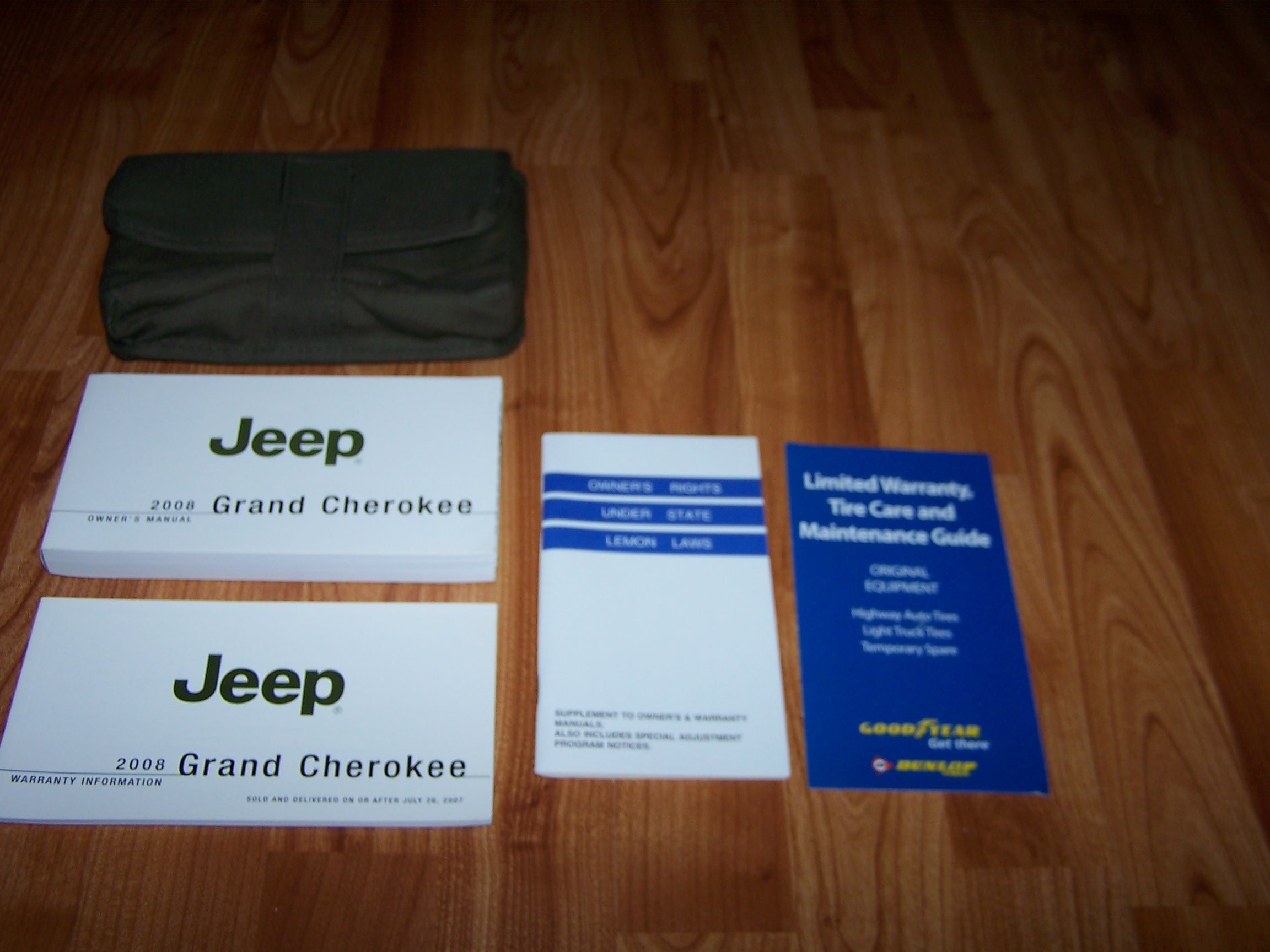 2008 Jeep Grand Cherokee Owners Manual Paperback – 2008