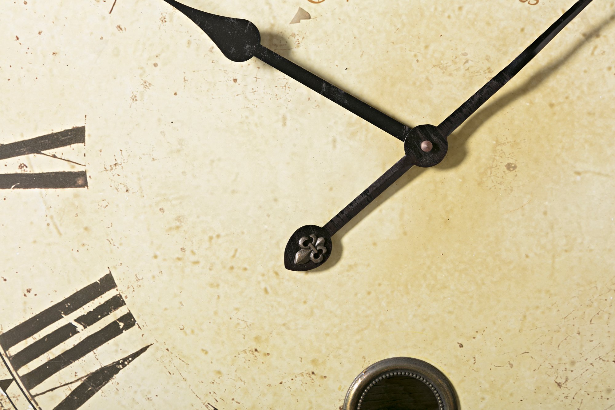 Imax 2511 Large Wall Clock With Pendulum Vintage Style Round Wall Clock