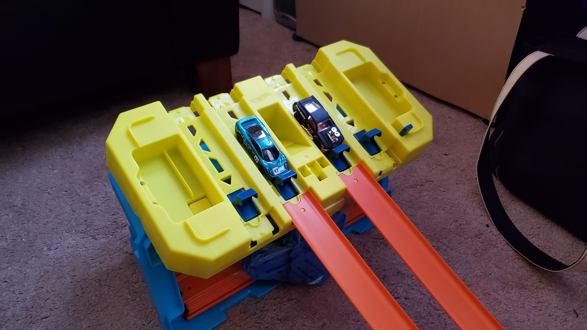 11/mo Finance Hot Wheels Track Builder Multi Loop Box & Wheels Car