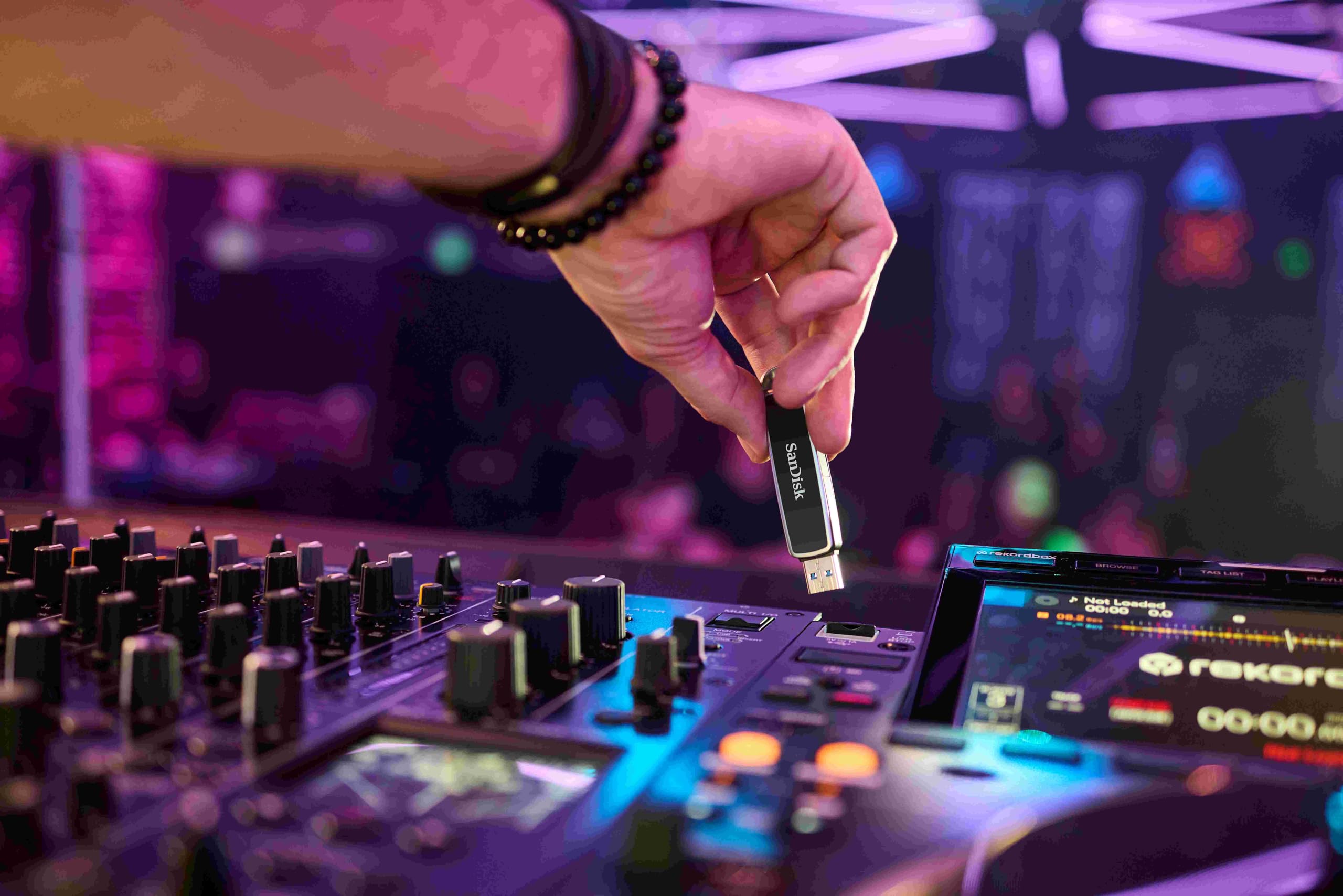 SanDisk 512GB DJ Flash Drive - Up to 1,000 MB/s Read Speed and 900 MB/s Write Speed, High-Performance, Dual Connector USB Type-C and USB Type-A Flash Drive - SDDDE1-512G-GR46